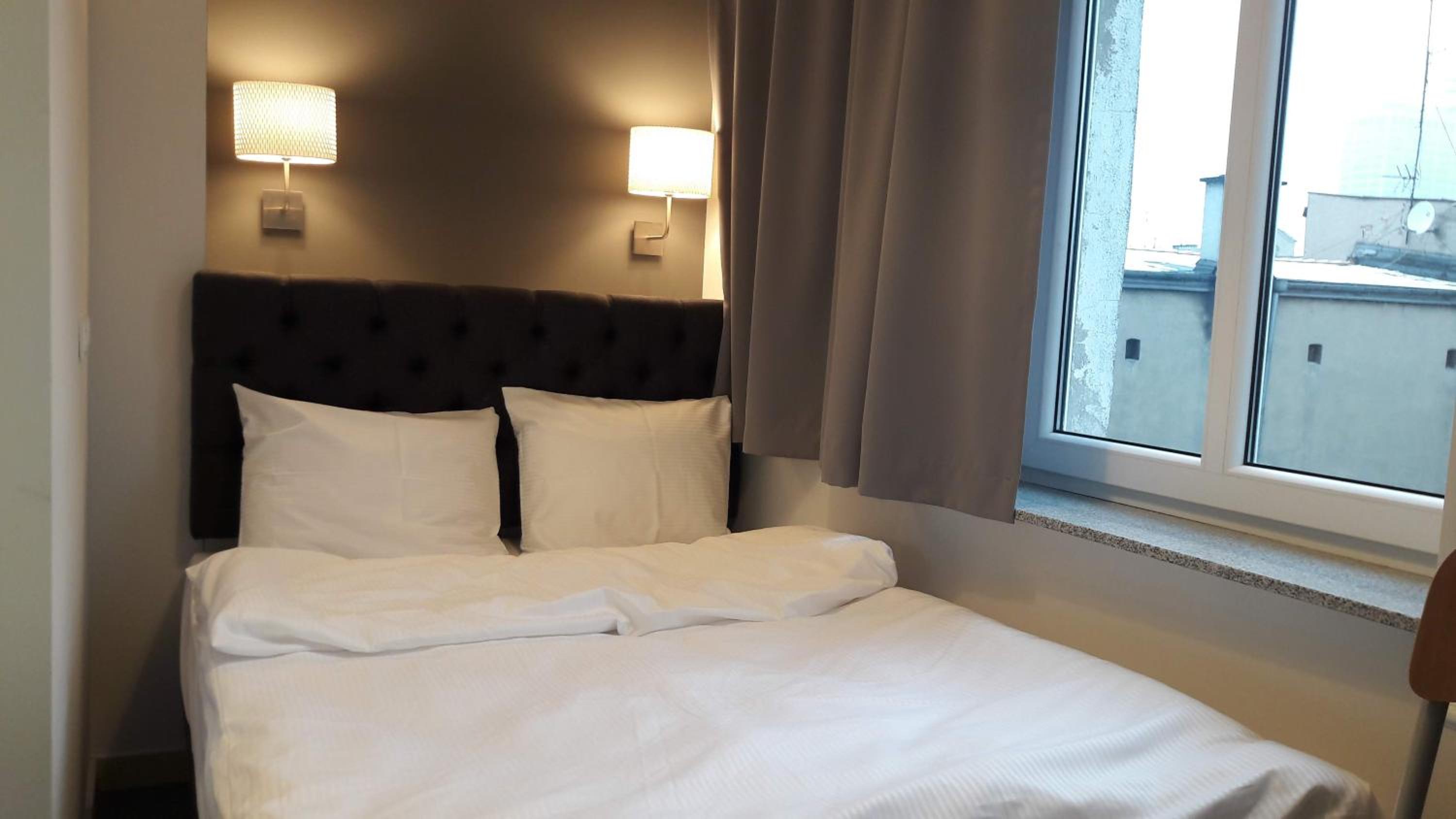 Studio Apartment - Photo 1
