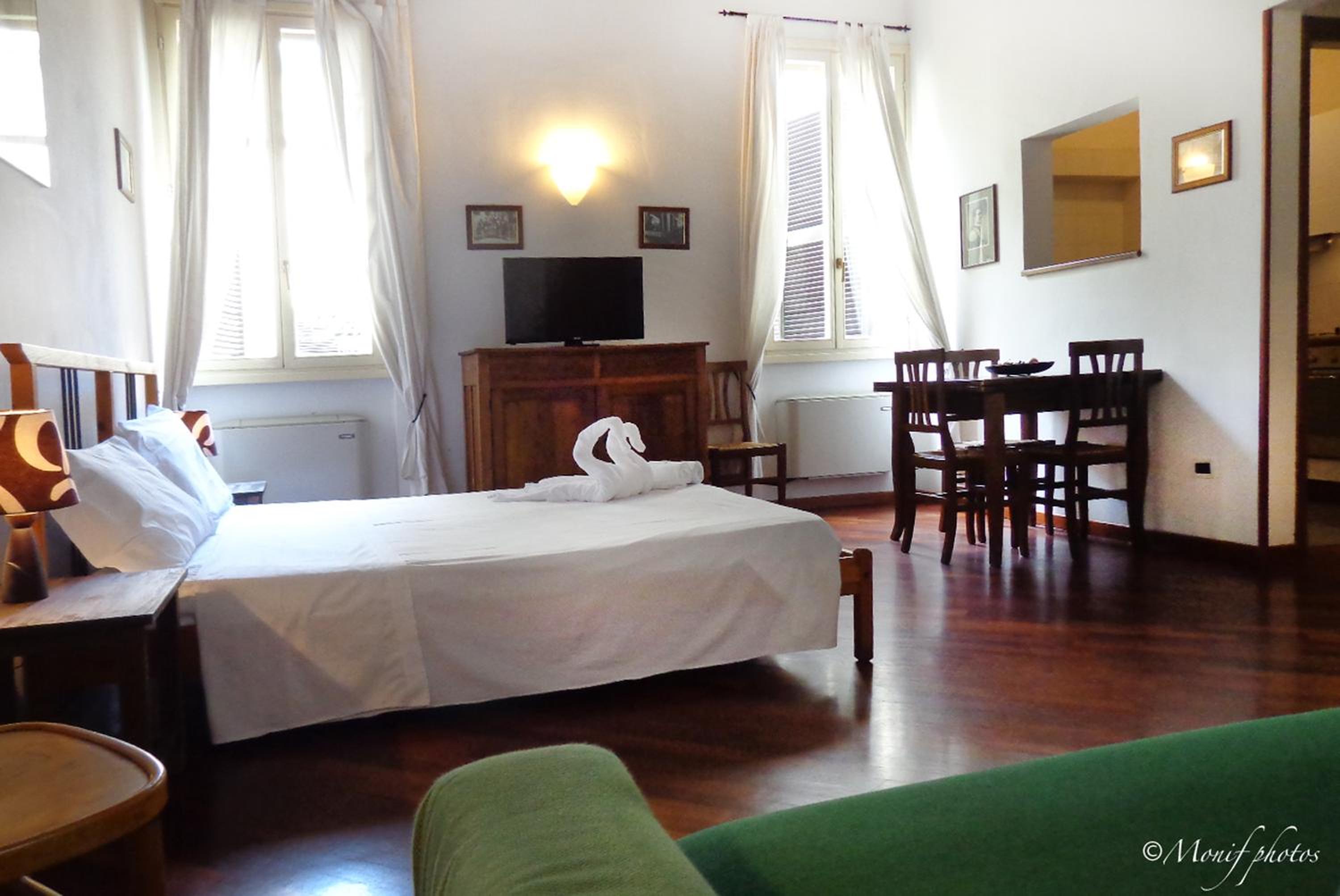 Double Room - Photo 8