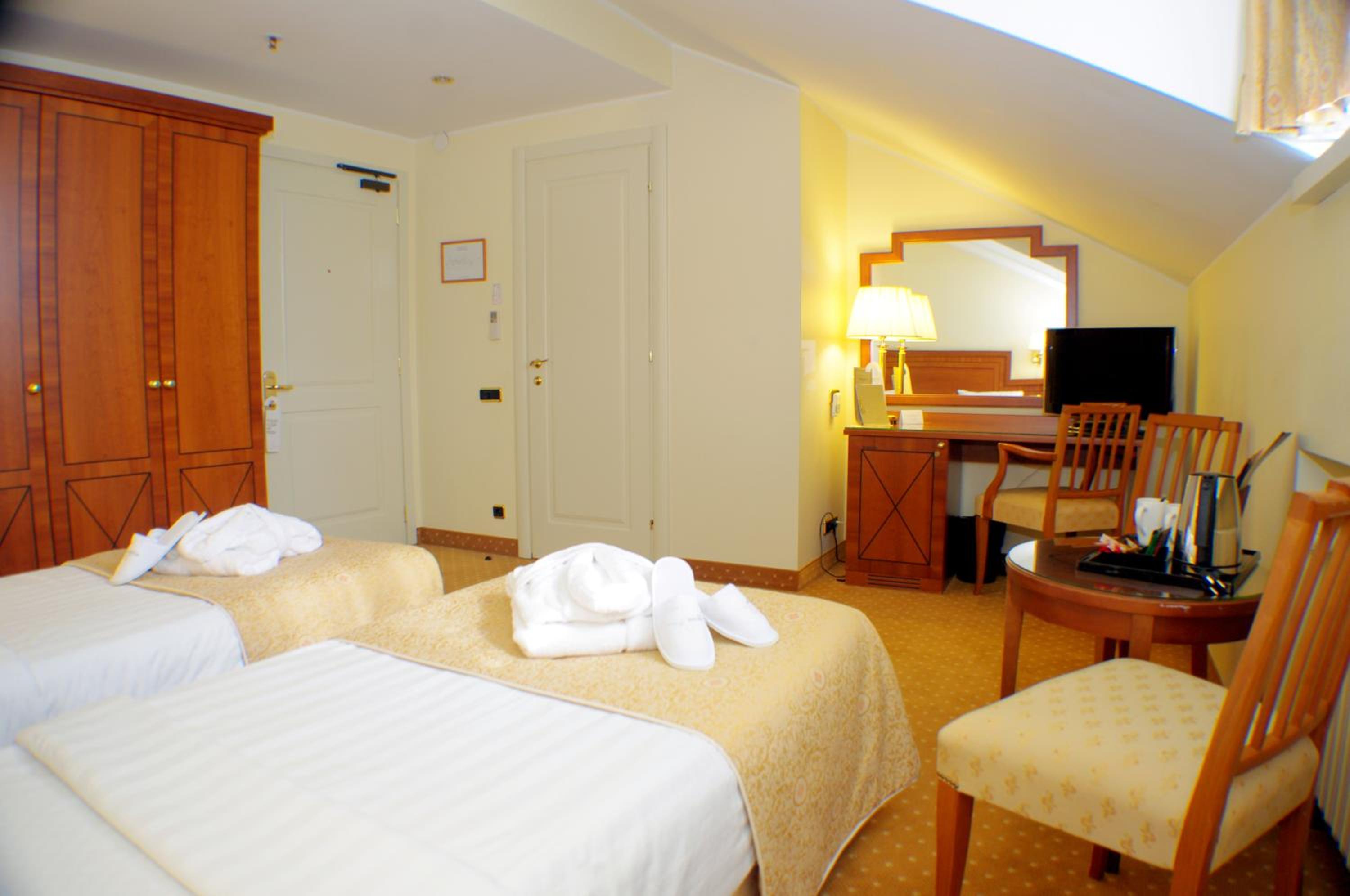 Superior Twin Room - Photo 3