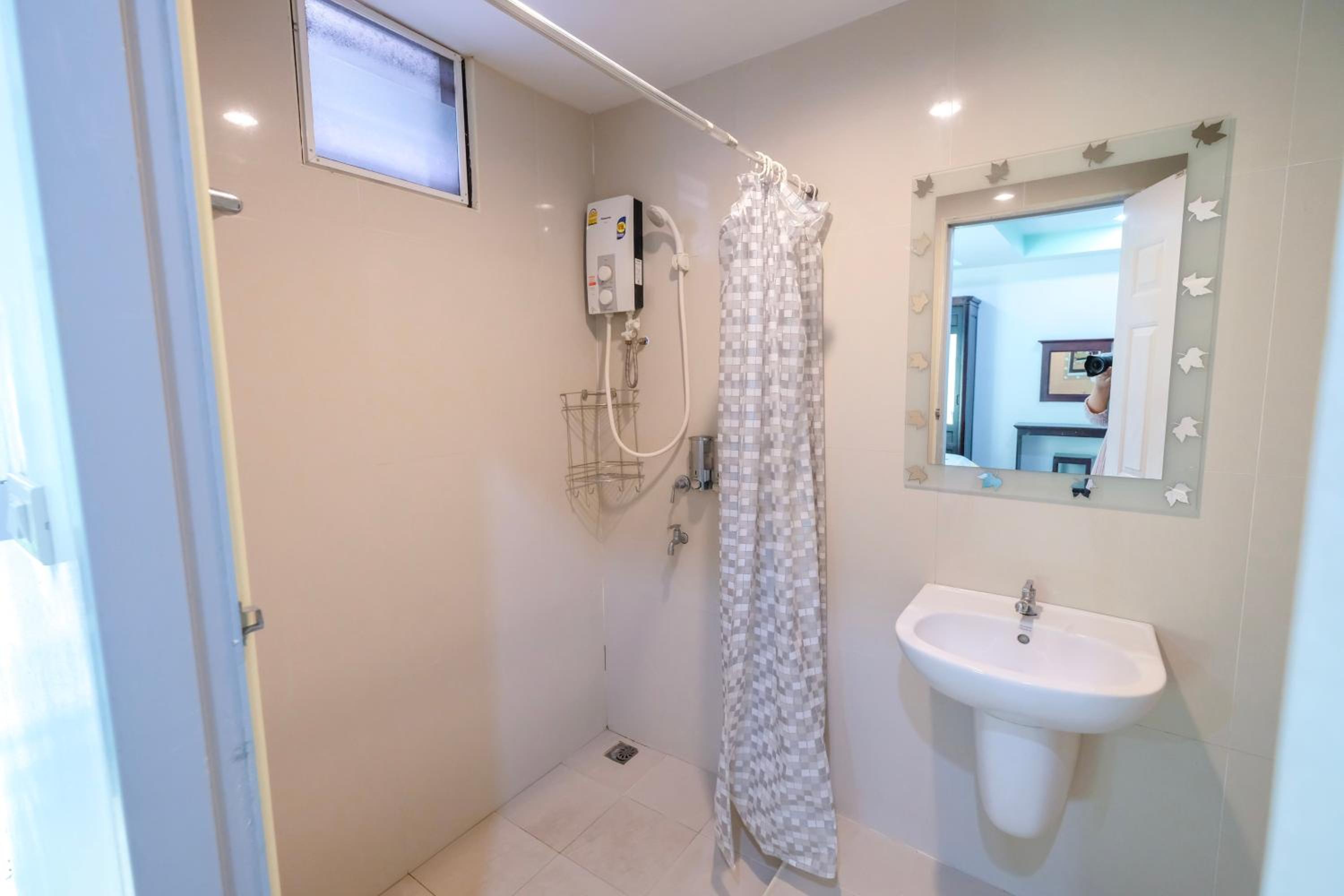 Standard Queen Room - Photo 2