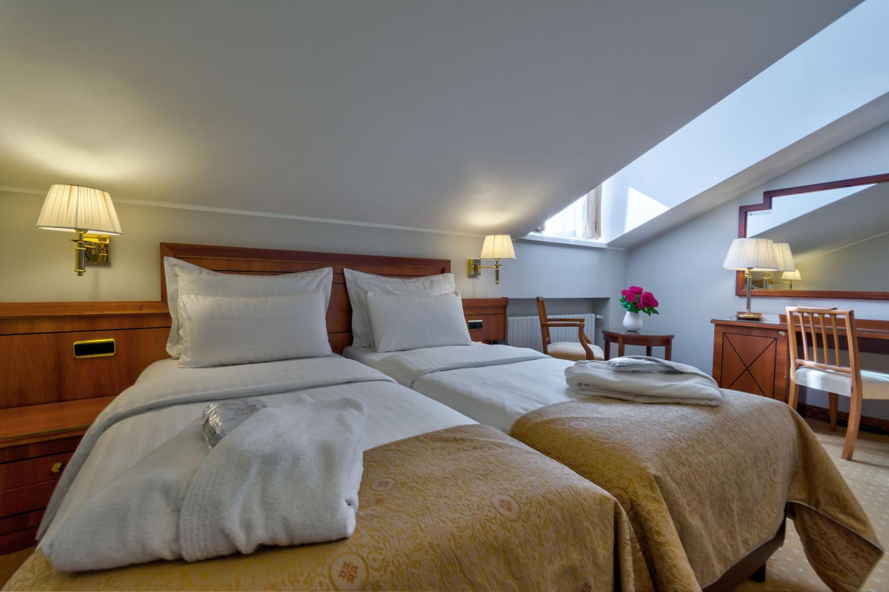 Superior Twin Room - Photo 5
