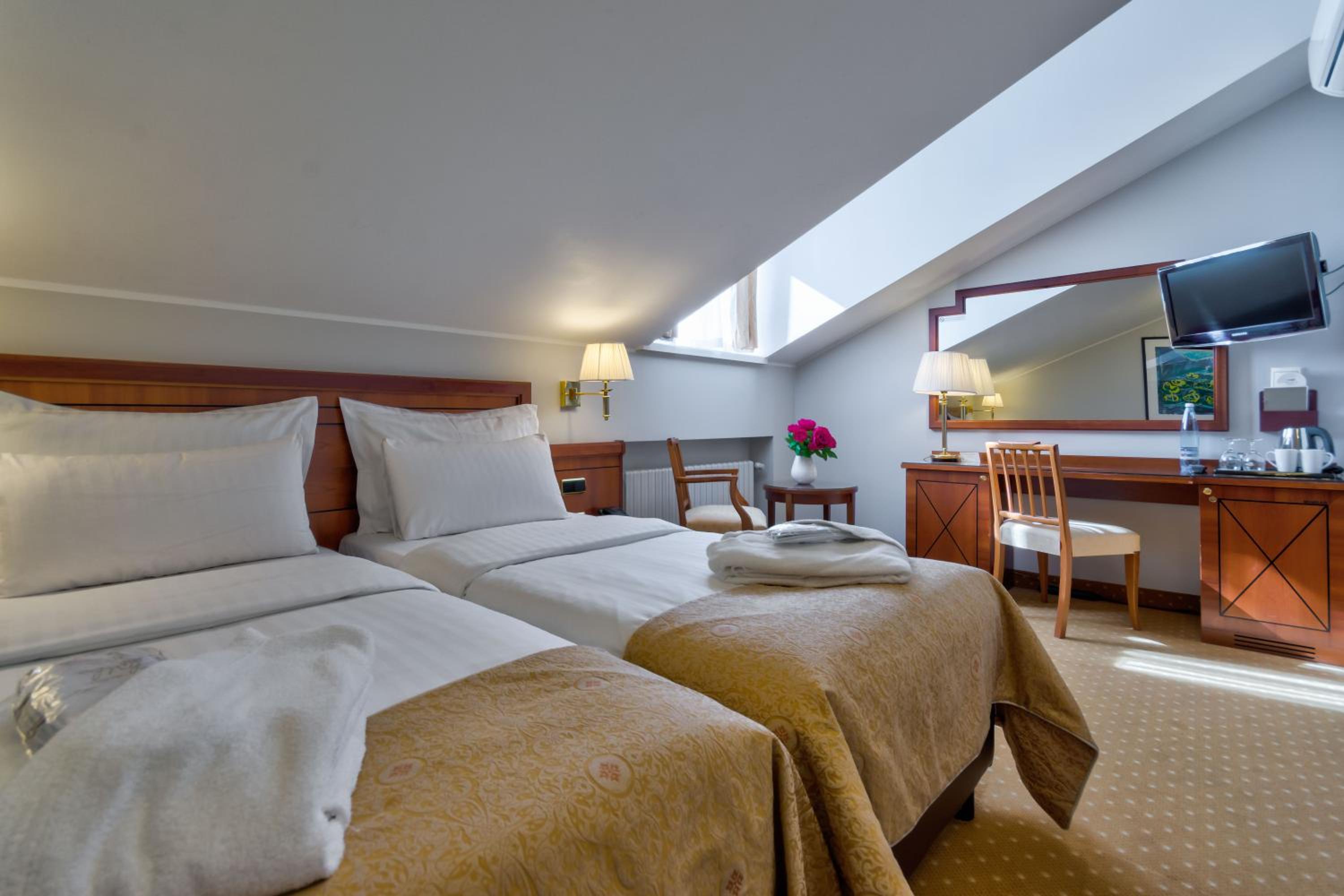 Superior Twin Room - Photo 6