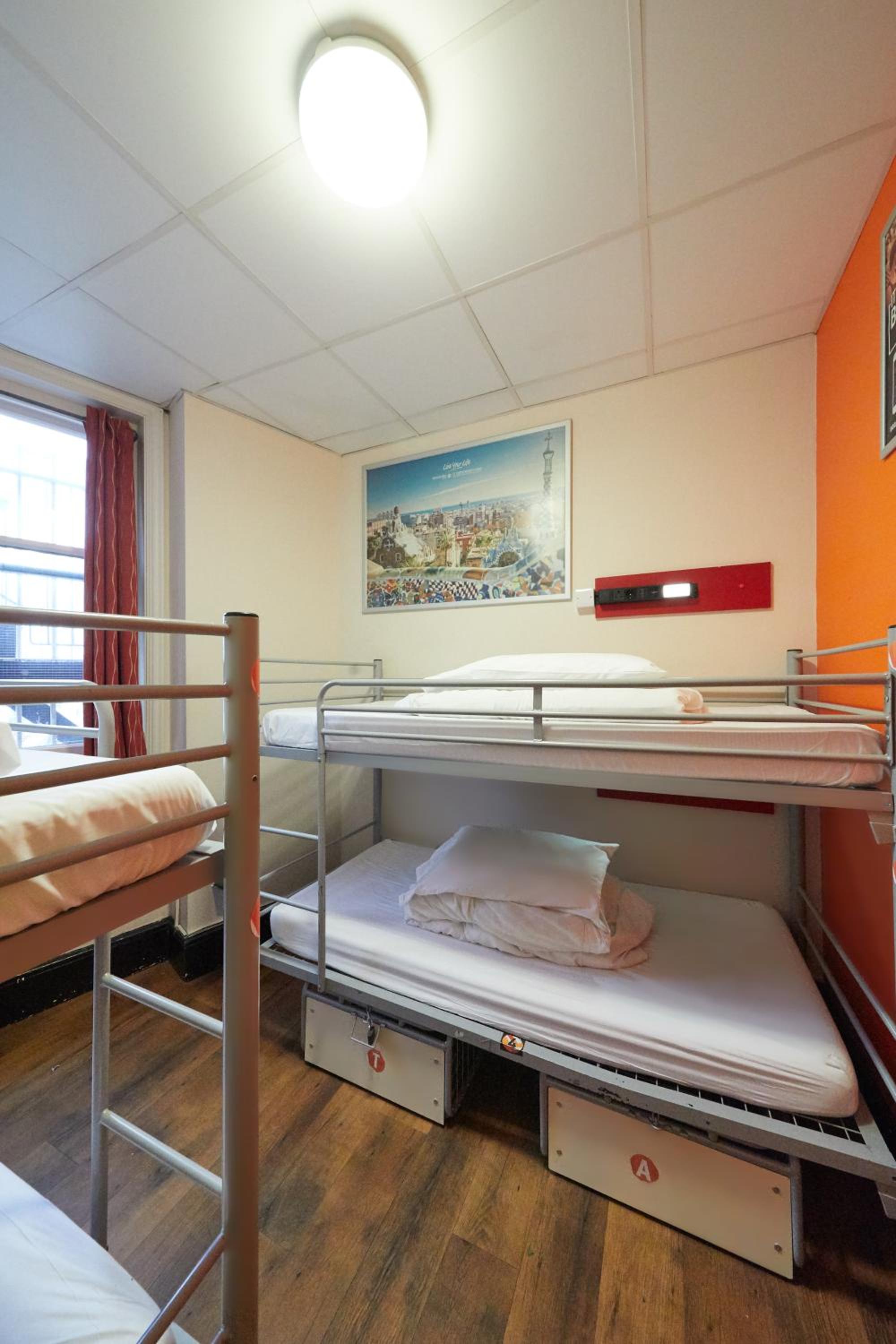Bed in 4-Bed Mixed Dormitory Room with External Shared Bathroom photo 1