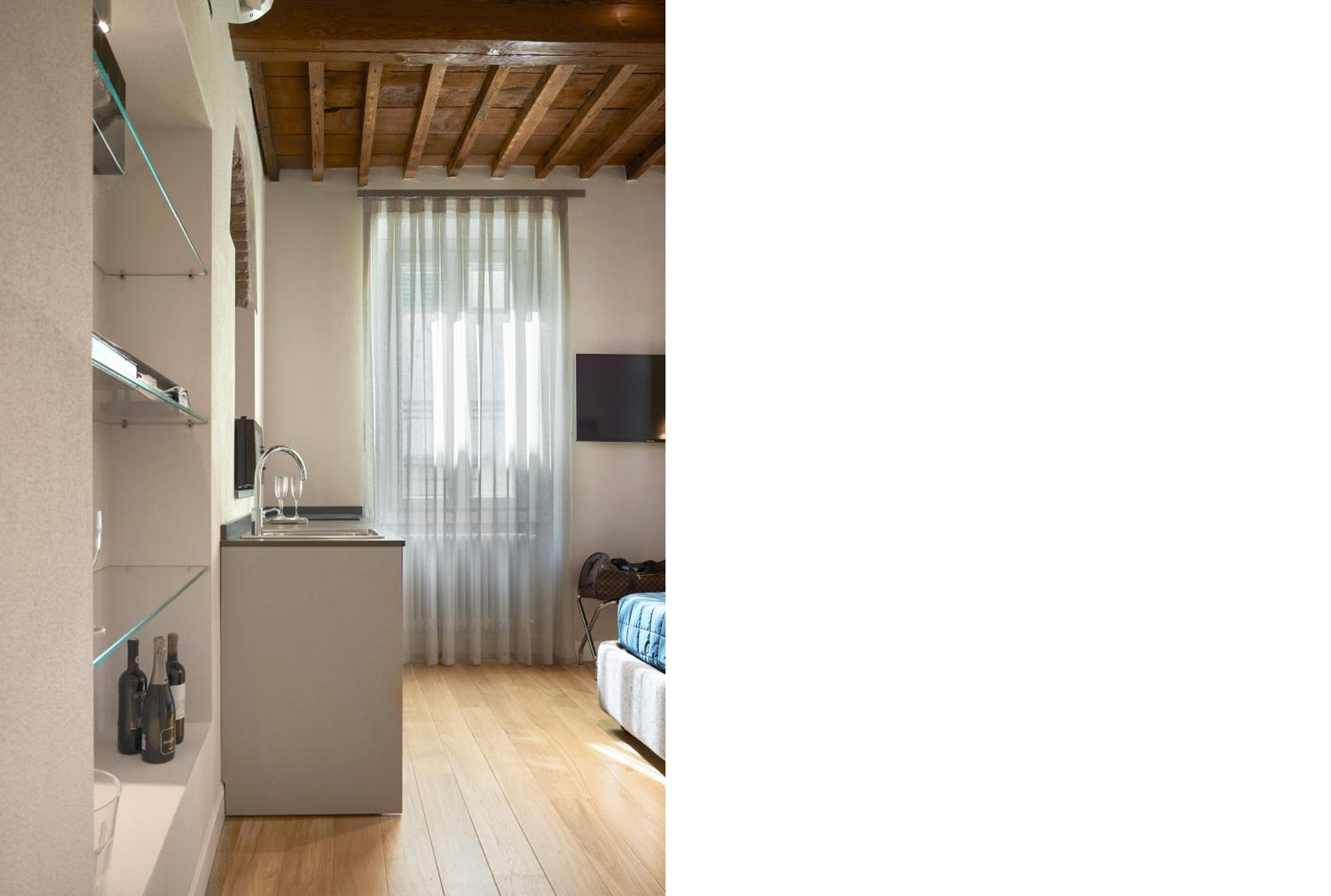 Studio Apartment photo 1