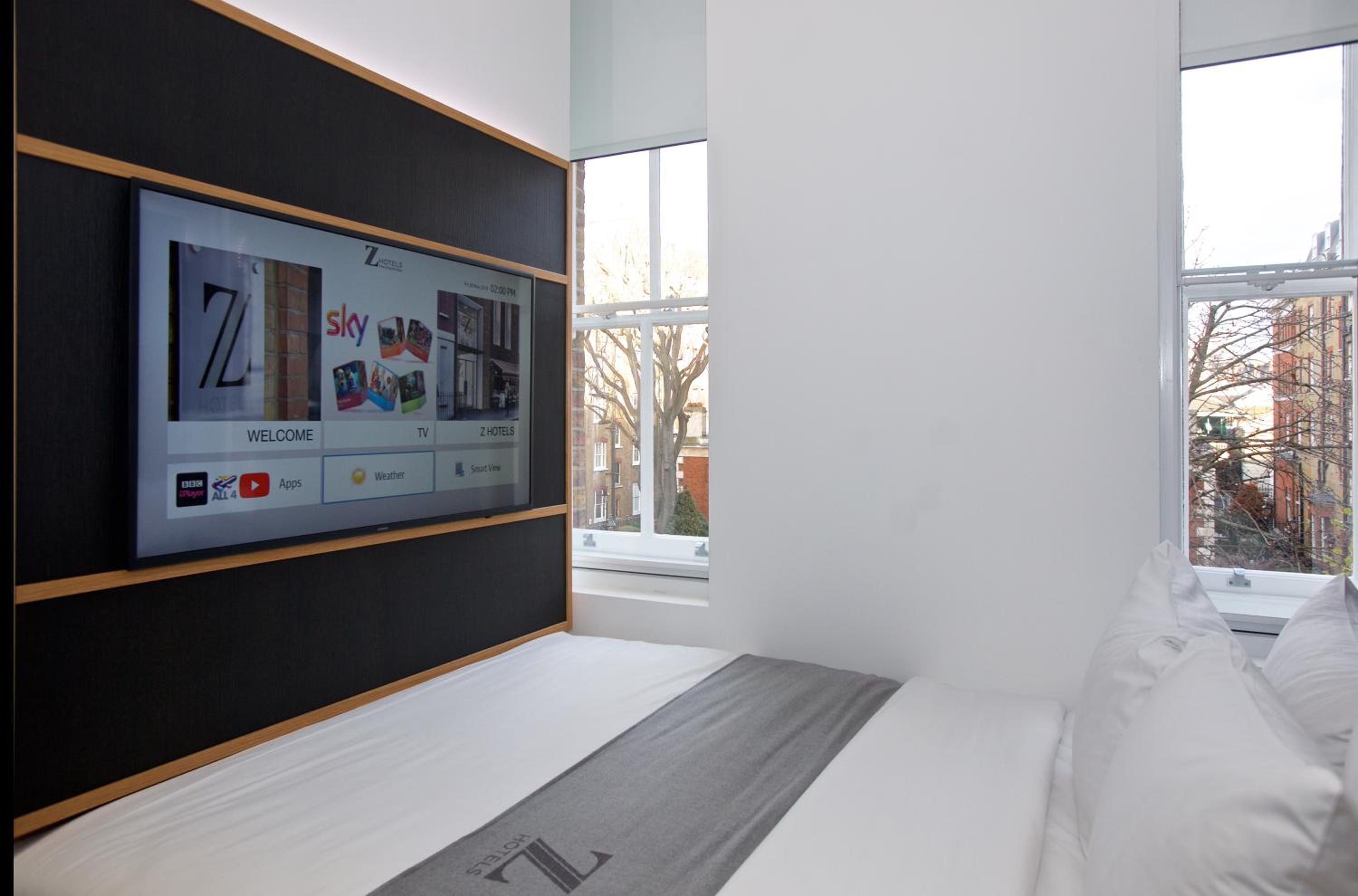 Queen Room thumbnail 5