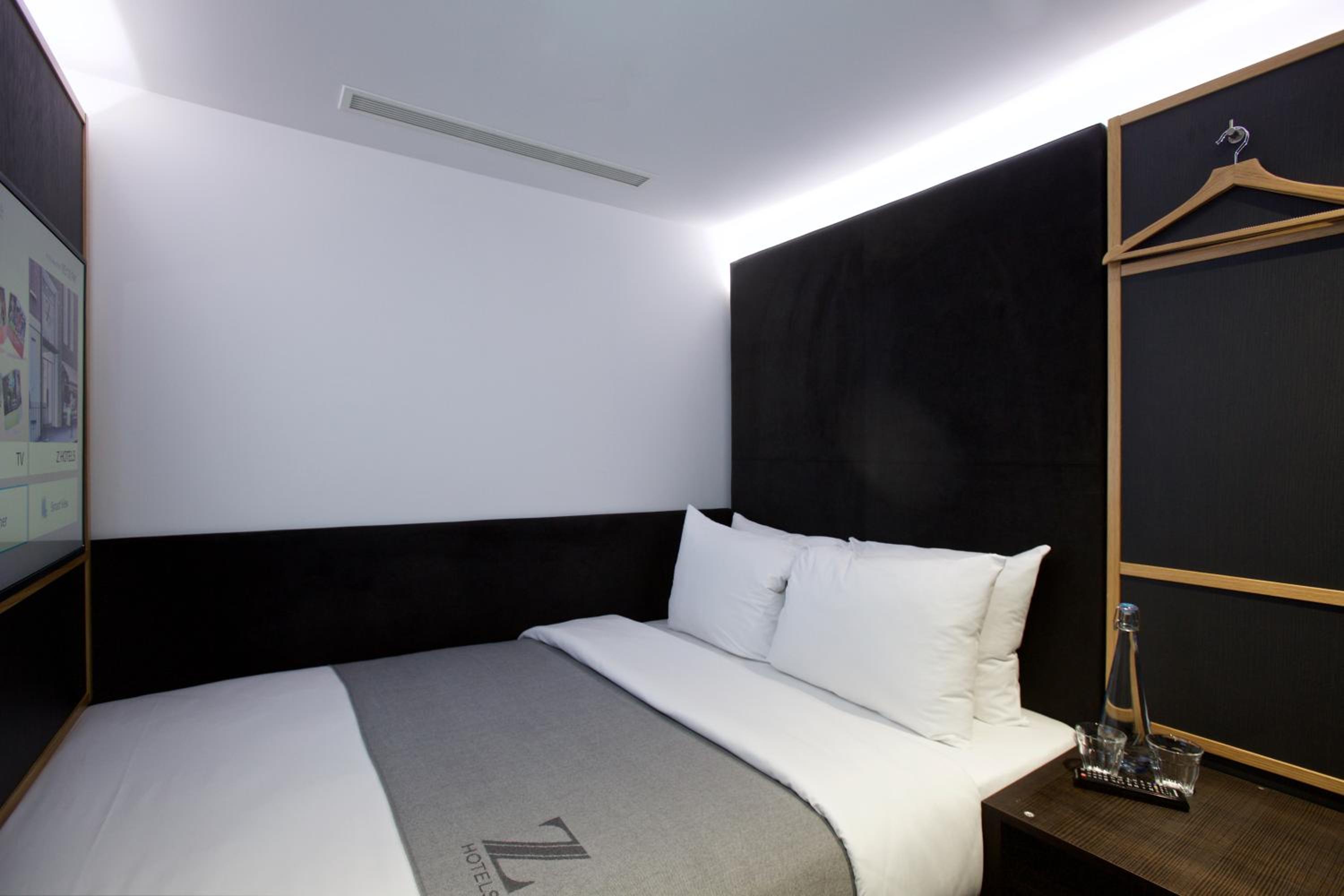 Queen Room - Disability Access photo 2