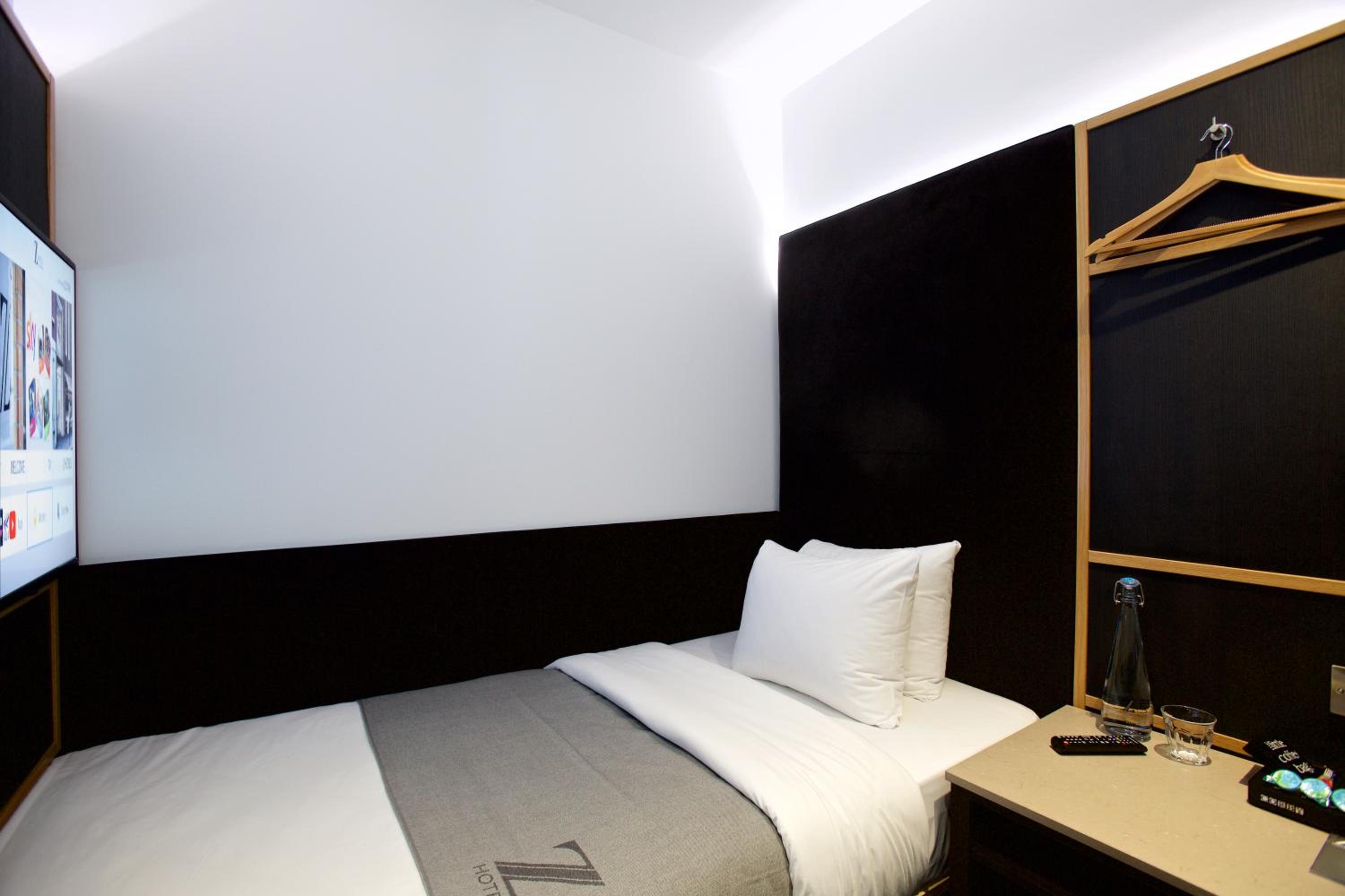 Single Room - No Window photo 3