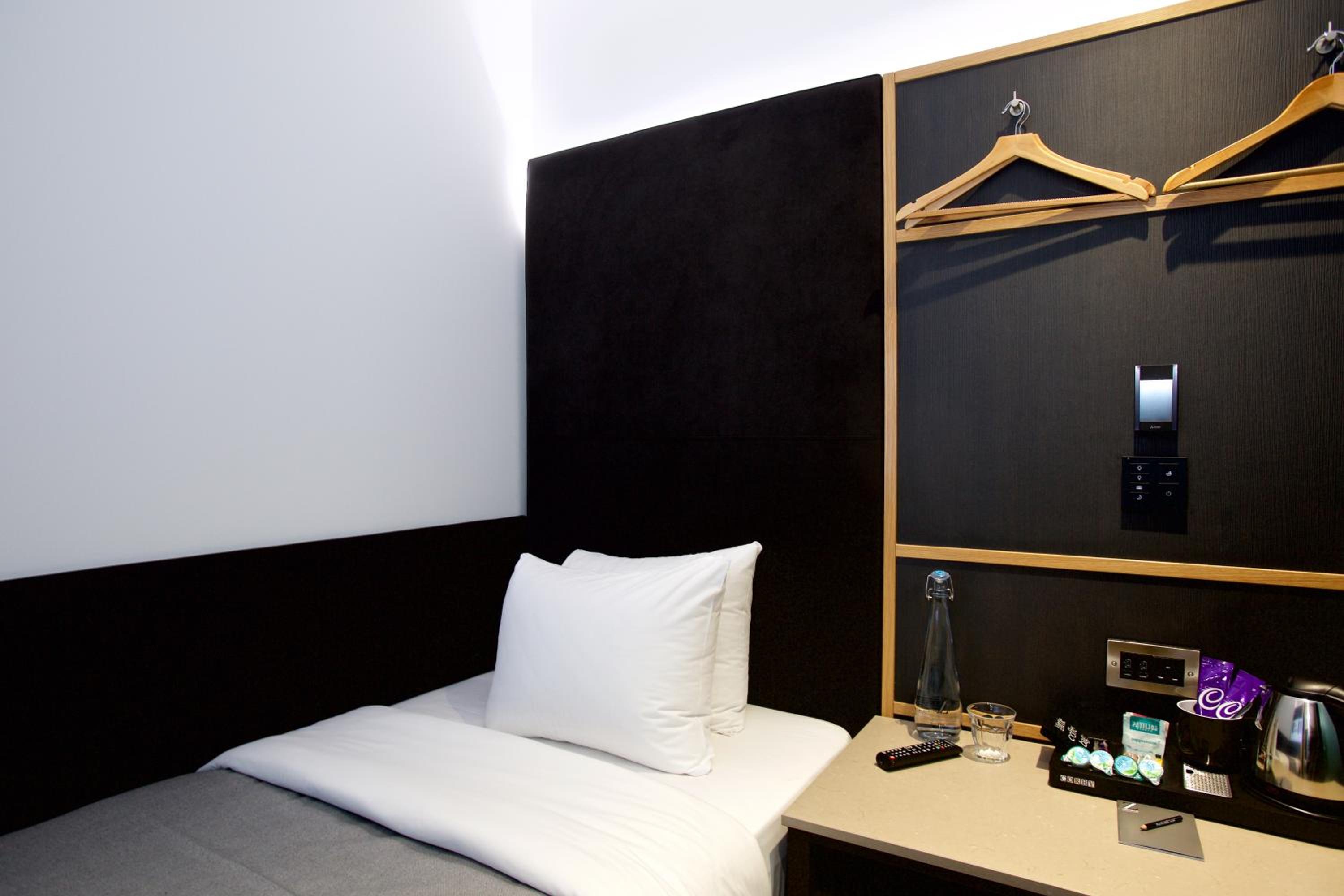 Single Room - No Window