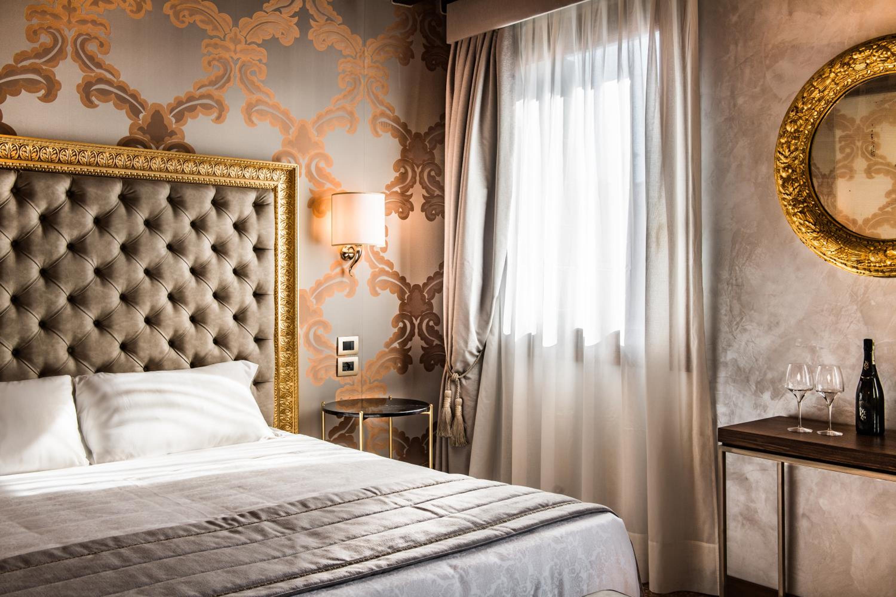 Junior Suite with Canal View