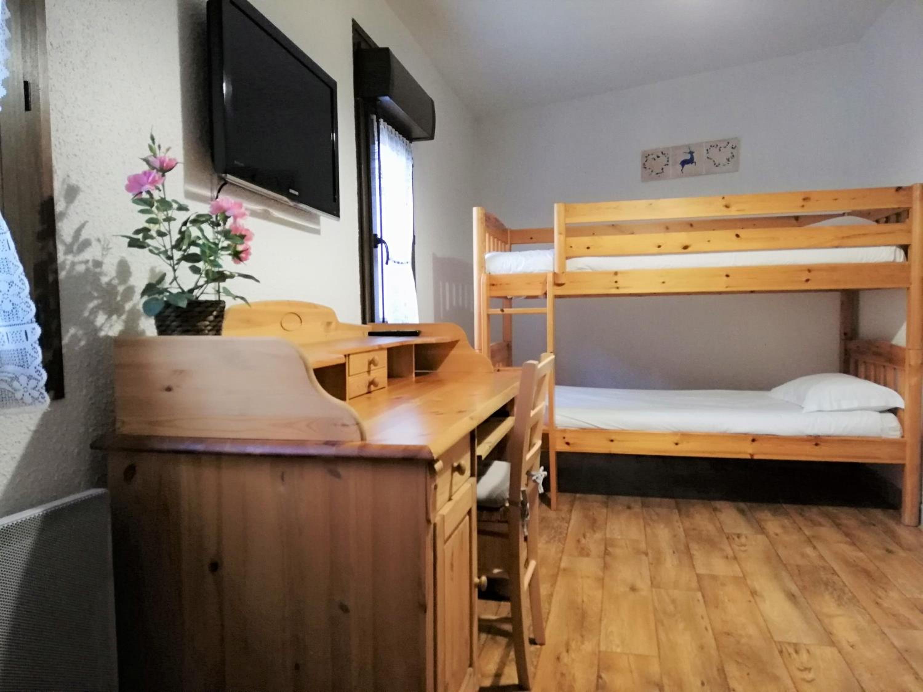 Quadruple Room with Bathroom - Photo 2