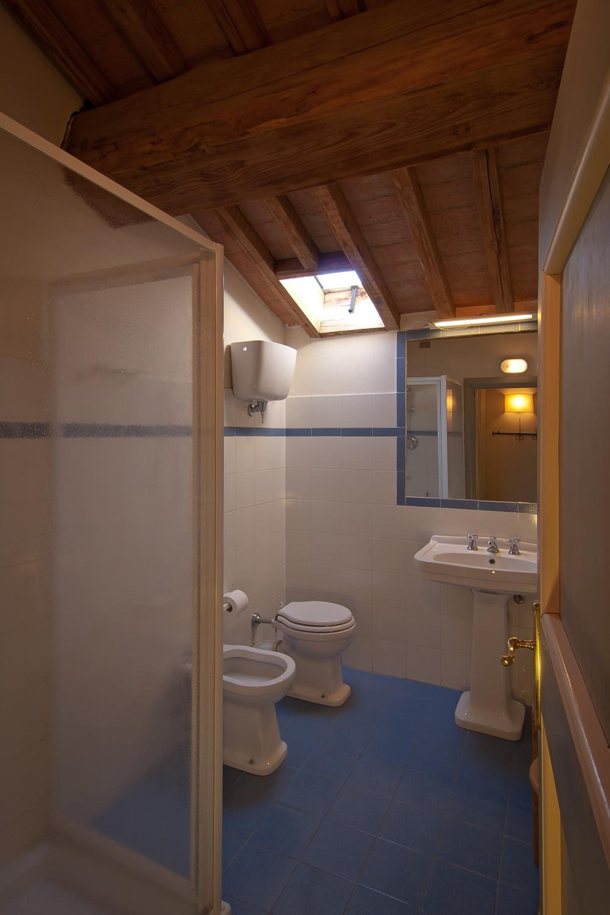 Double or Twin Room - Photo 4