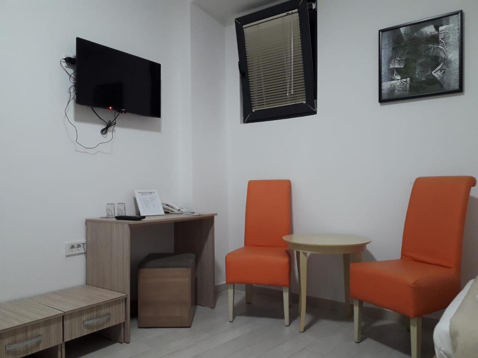 Deluxe King Room photo 1