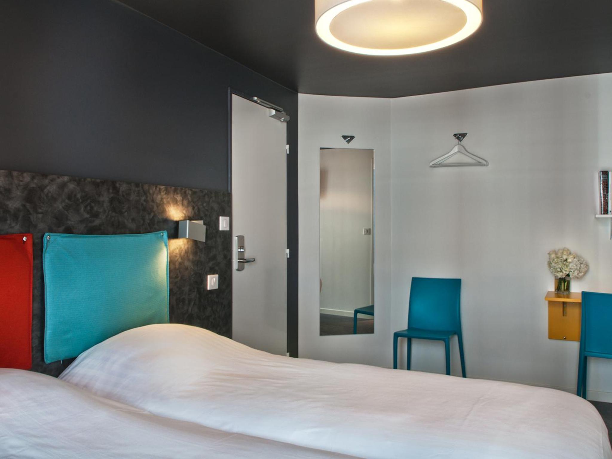 Twin Room thumbnail 6