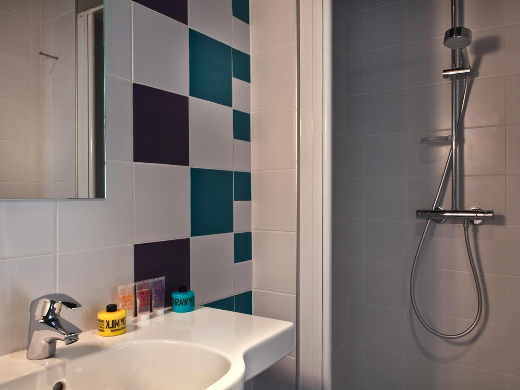 Single Room thumbnail 6