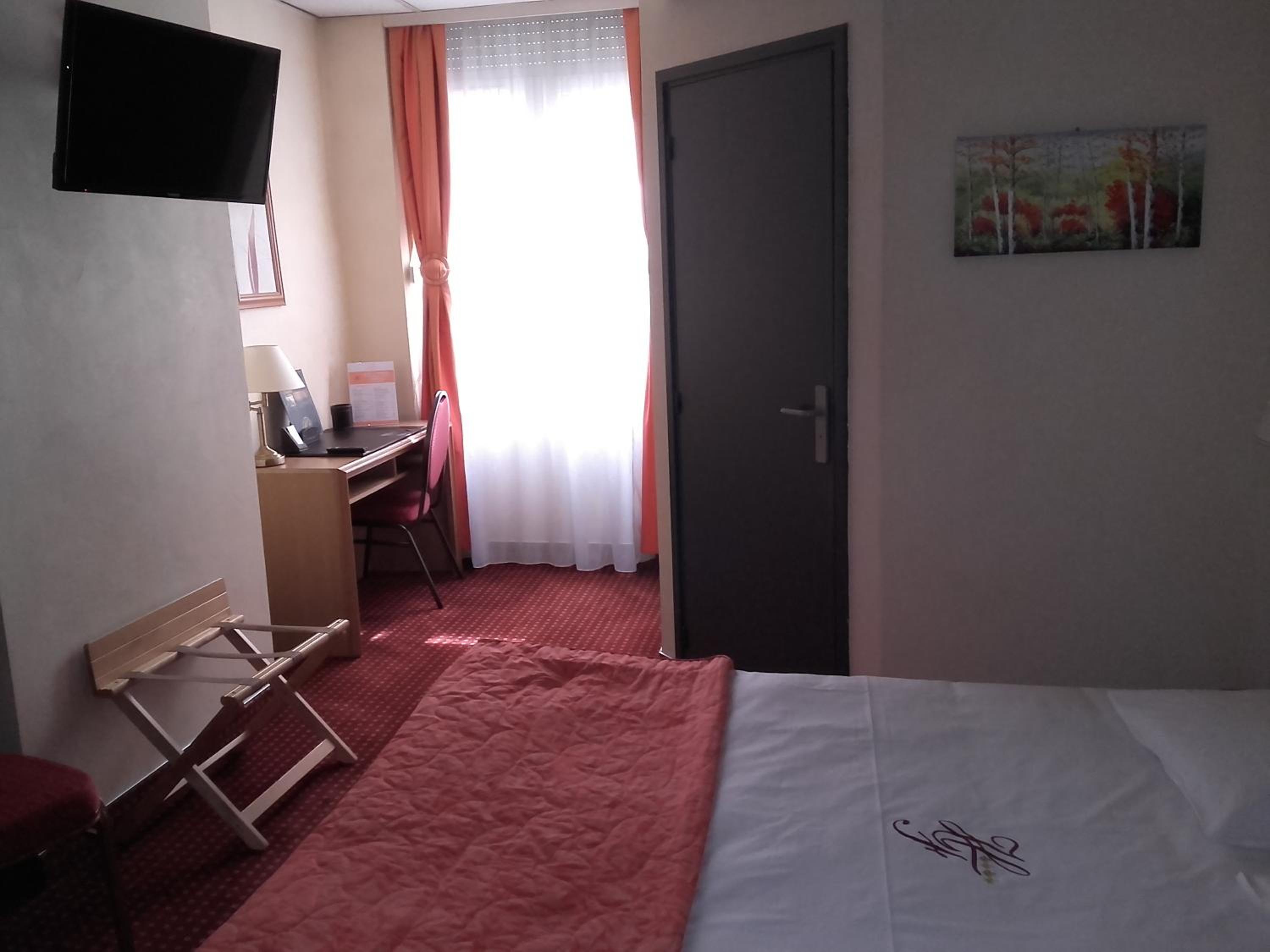 Standard Double Room - Photo 2