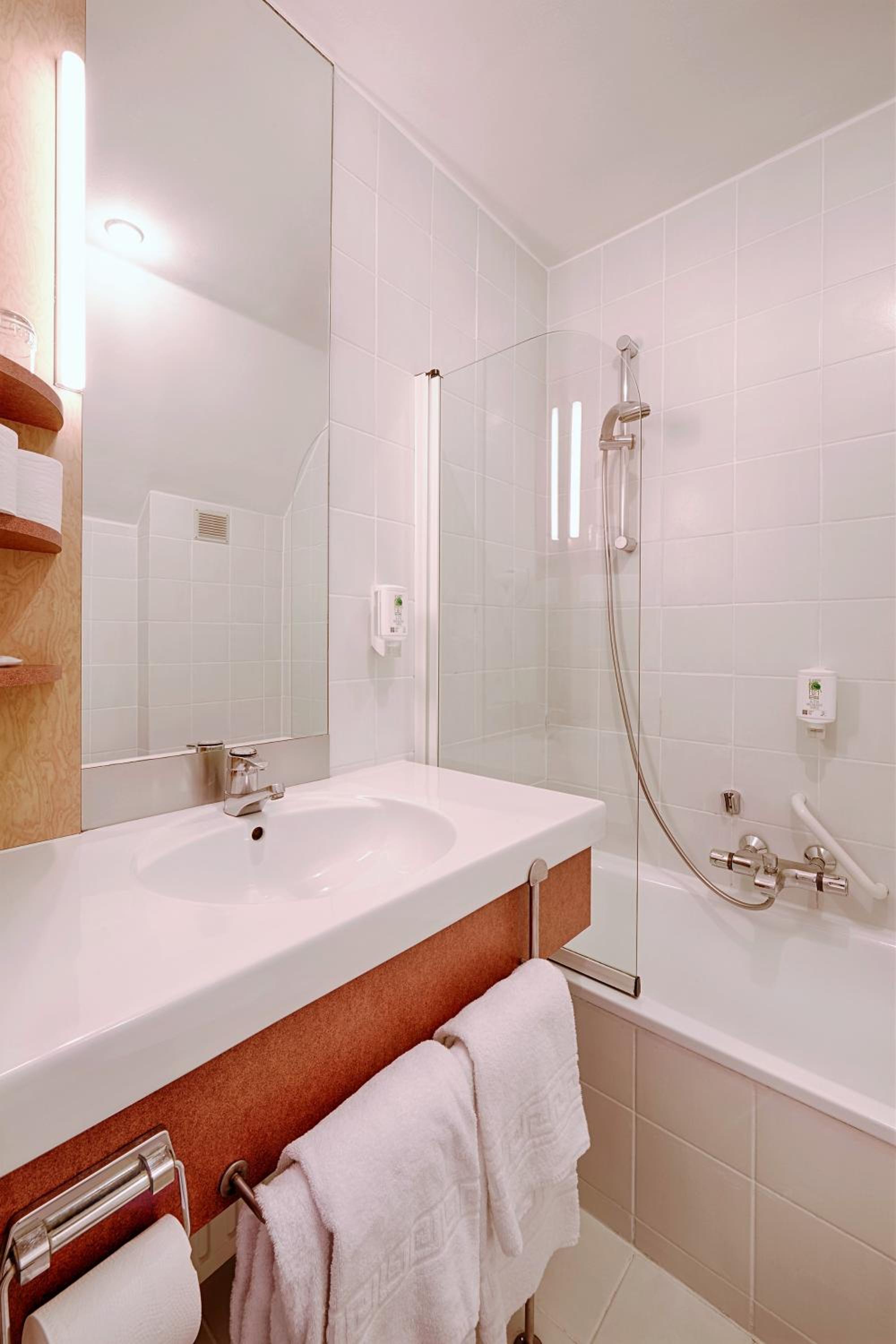 Standard Double Room - Photo 2