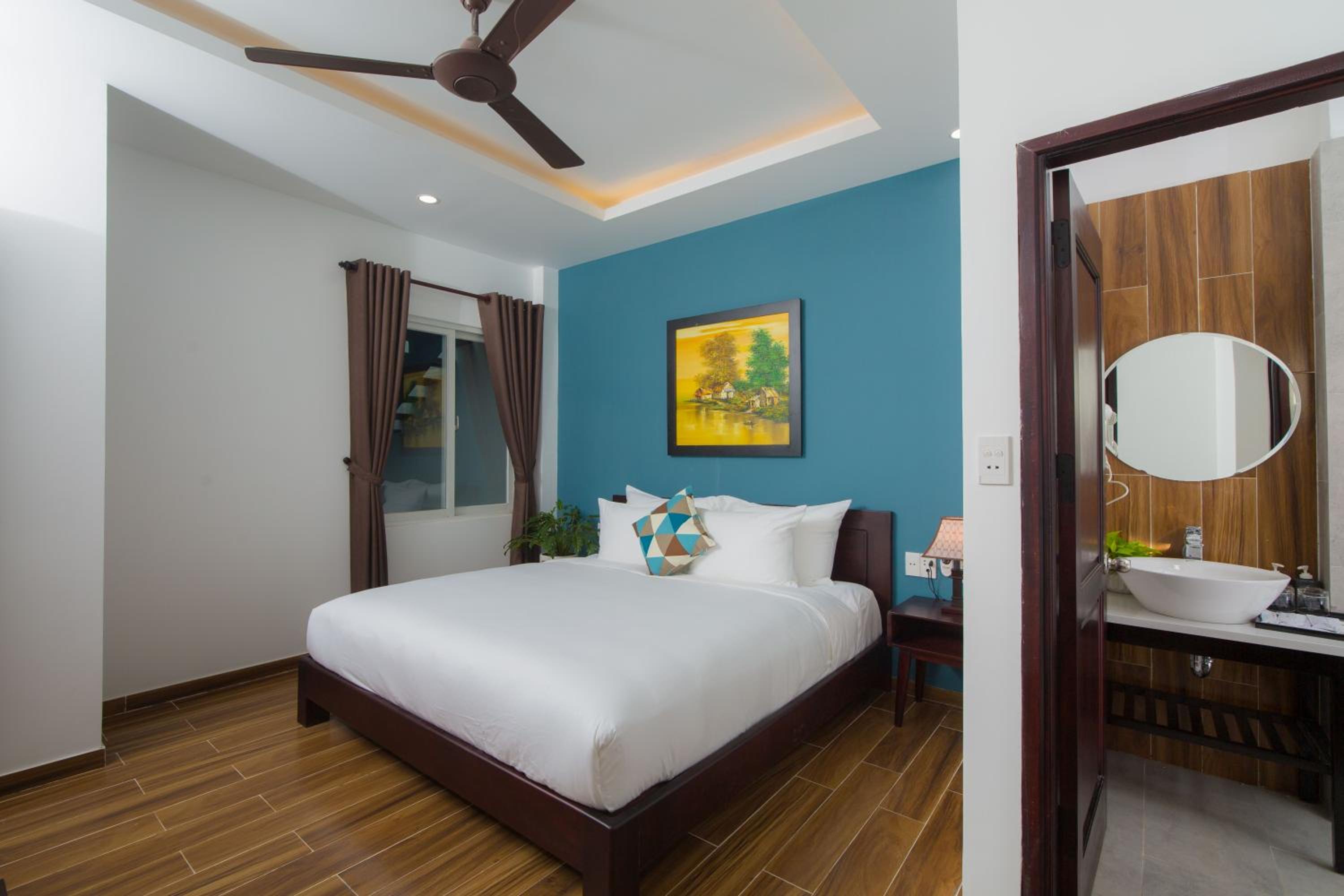 Superior King Room - Photo 10