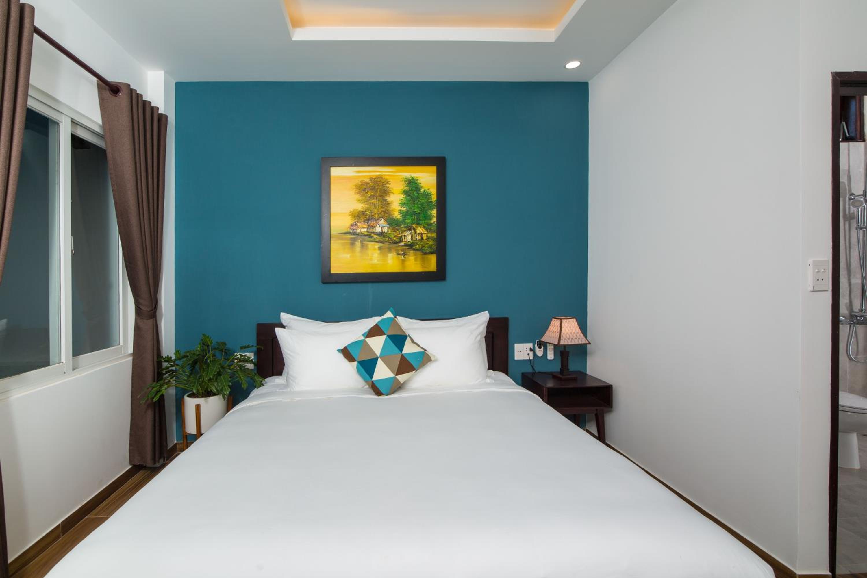 Superior King Room - Photo 13