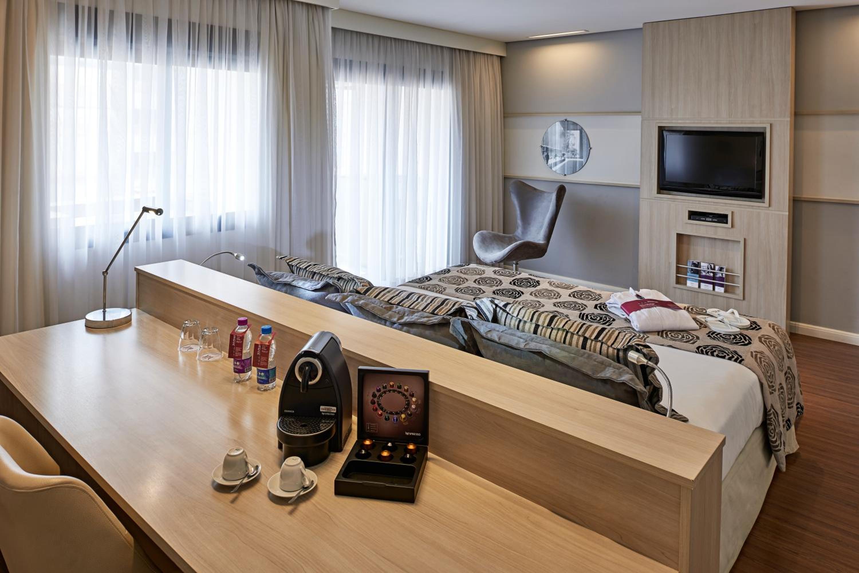 Privilege Room with King Size Bed - Photo 1