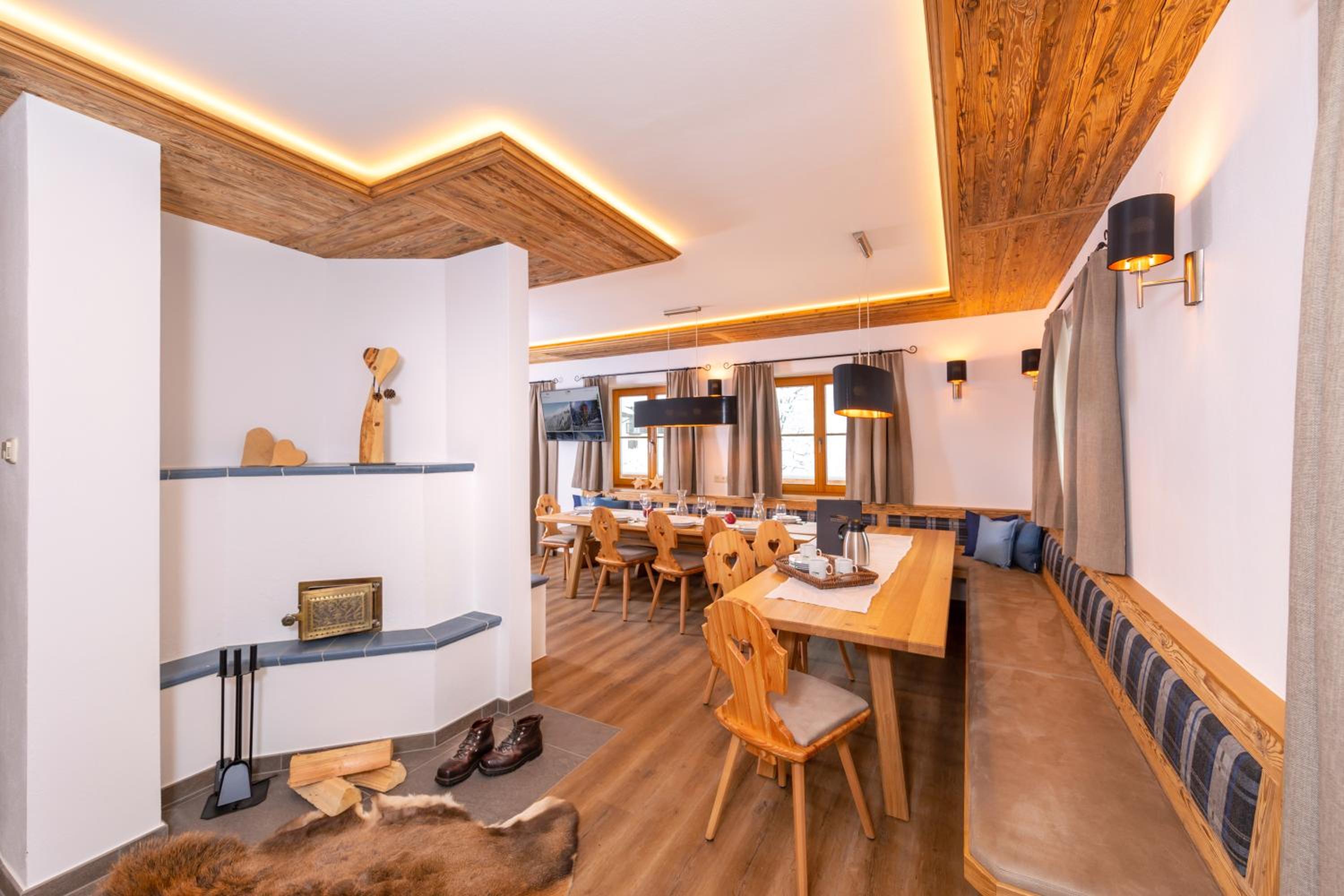 Eight-Bedroom Chalet with Sauna  photo 2