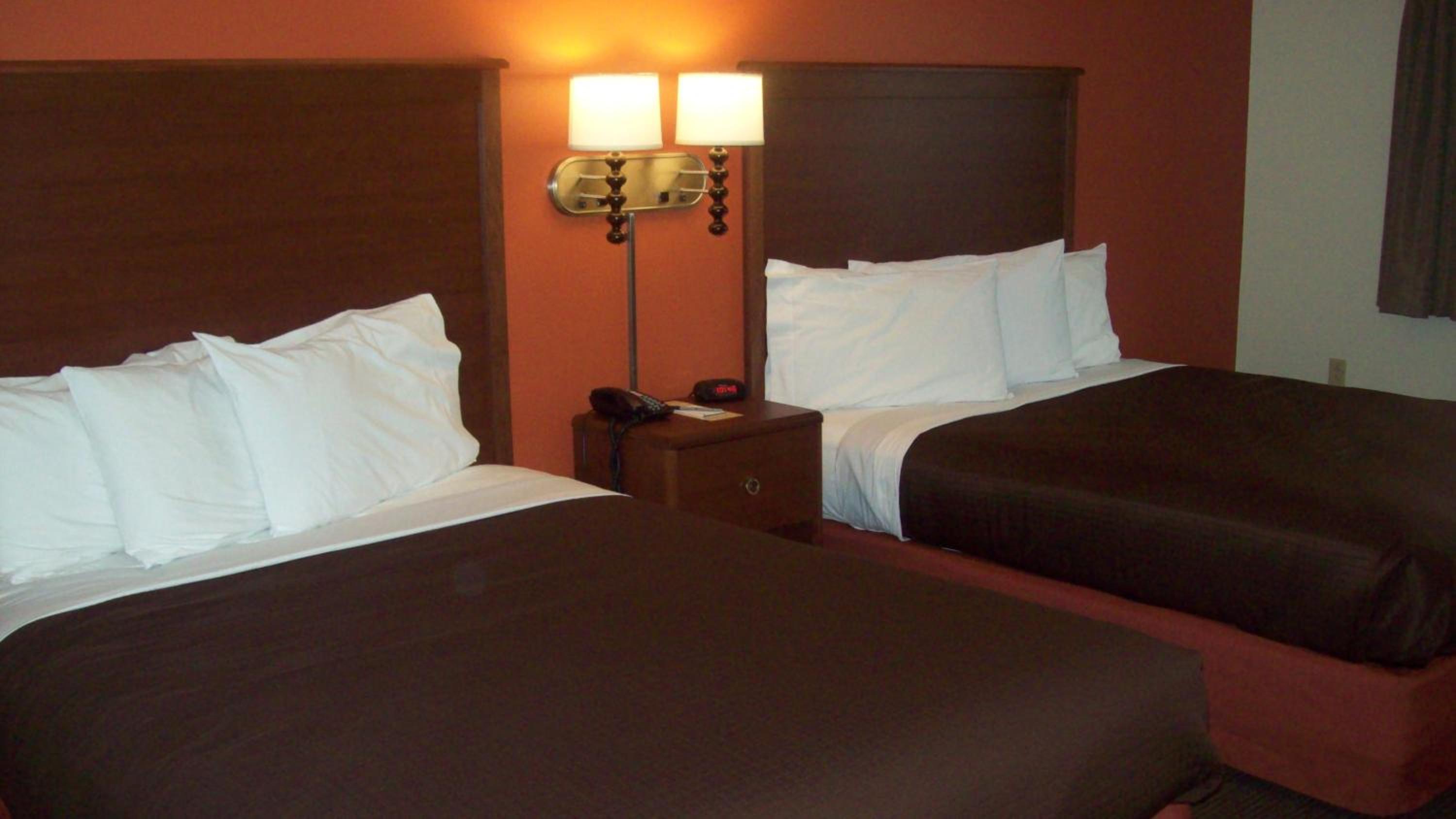 Queen Room With Two Queen Beds - Non-Smoking - Photo 1