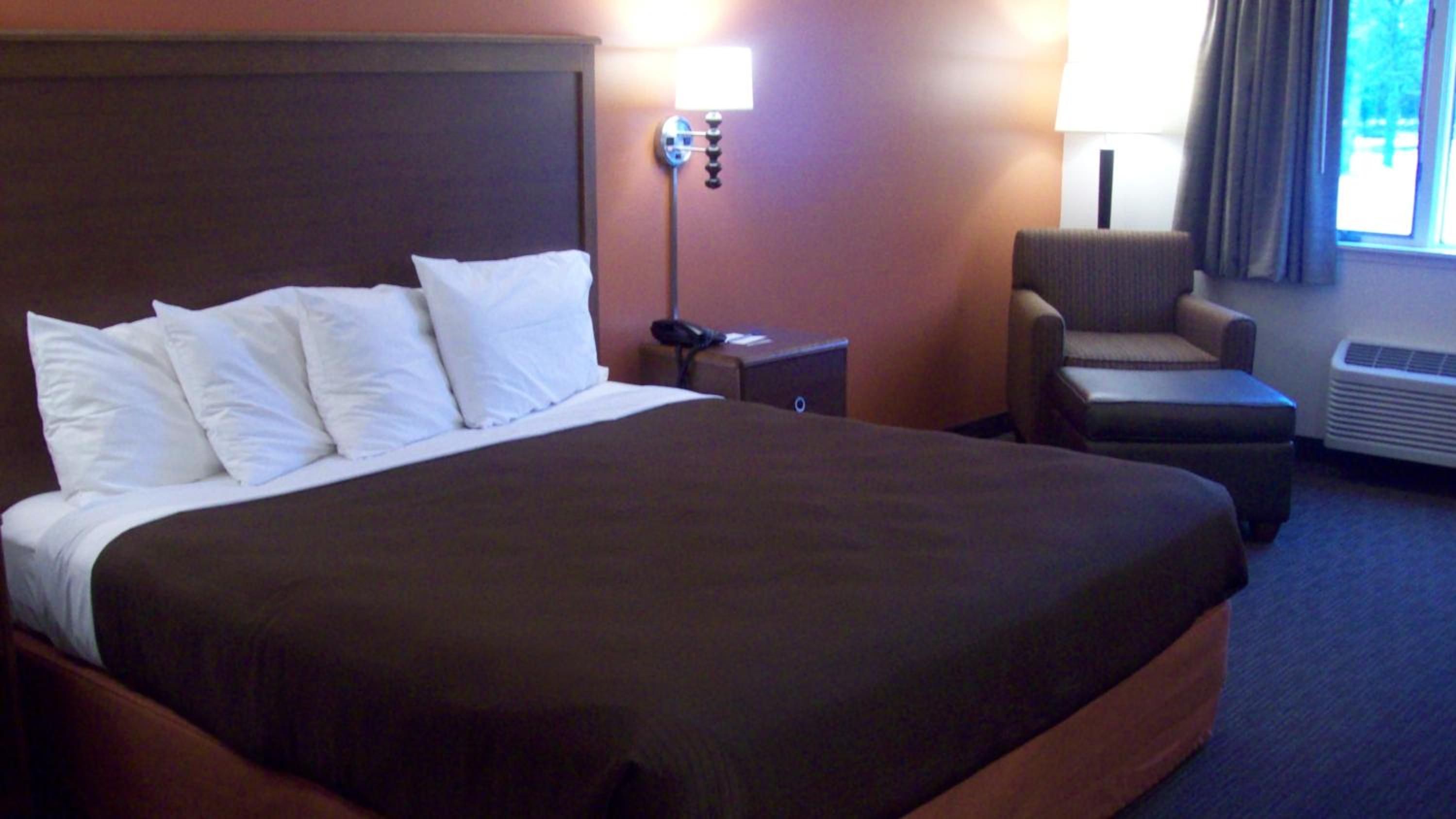 King Room - Non-Smoking - Photo 4