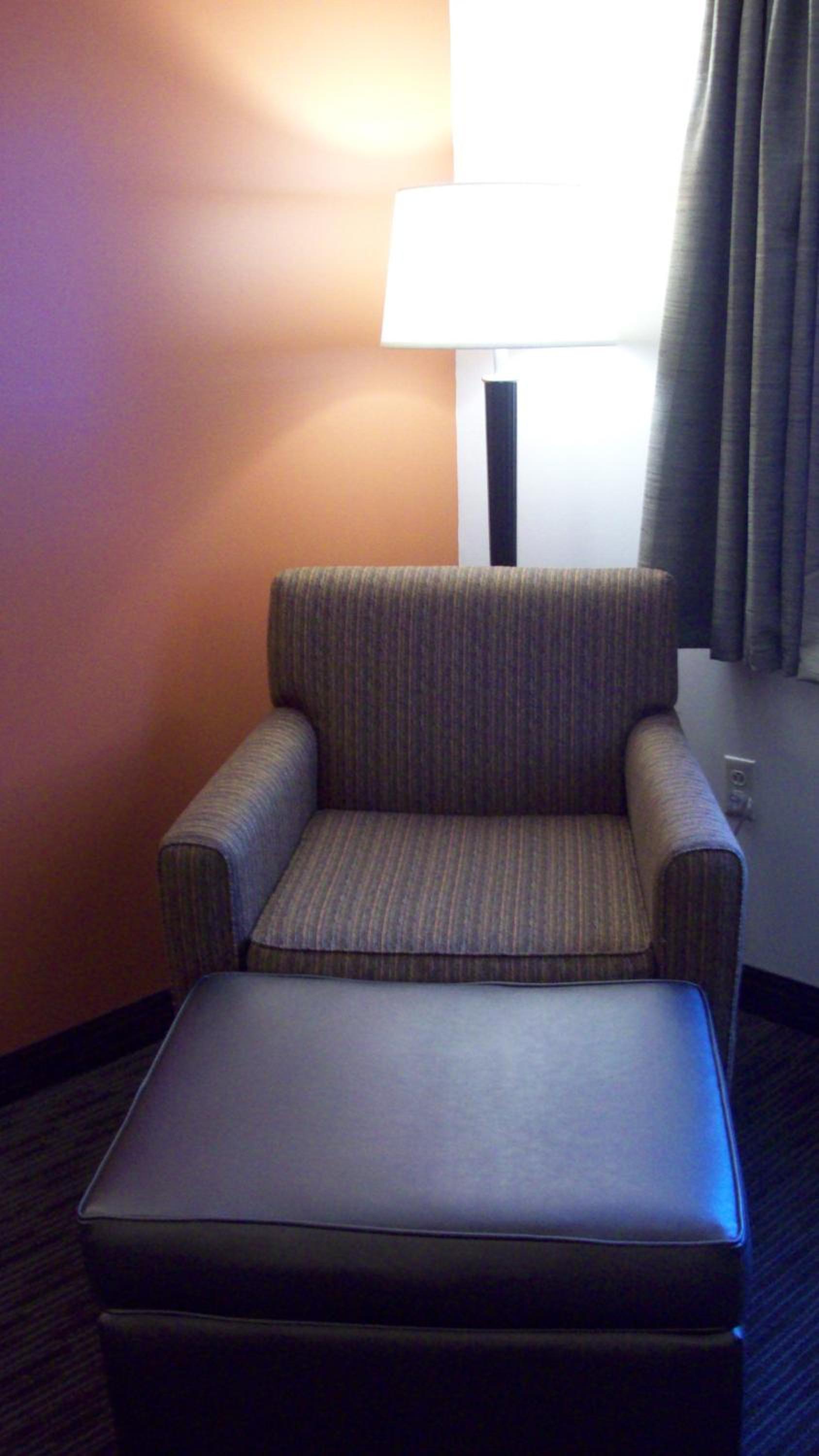 King Room - Non-Smoking - Photo 3