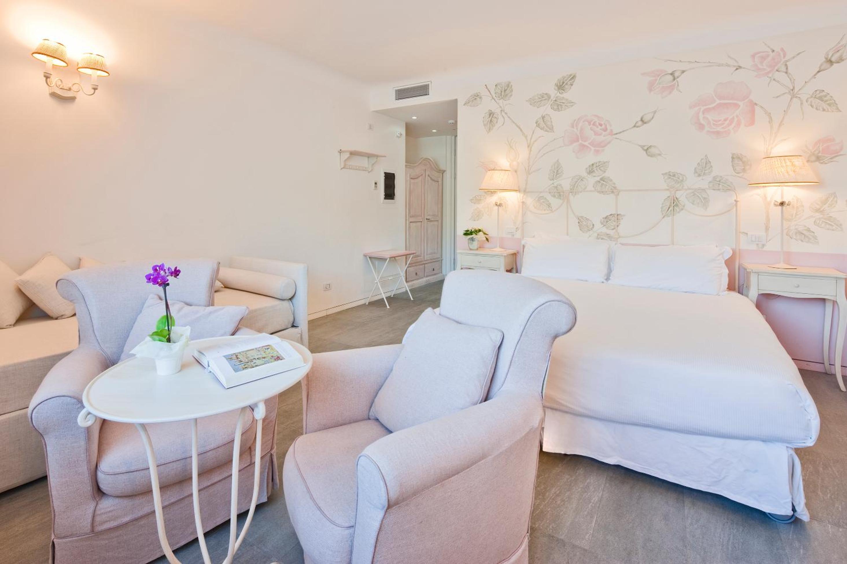 Deluxe Double Room - Photo 22