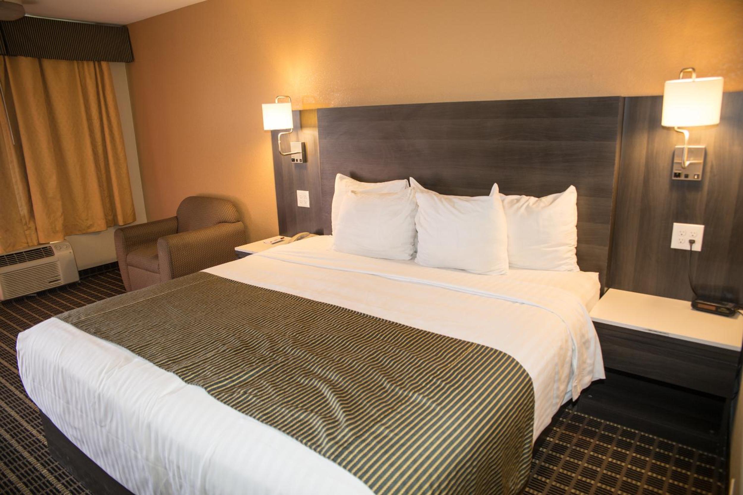 King Room, Non-Smoking - Photo 4