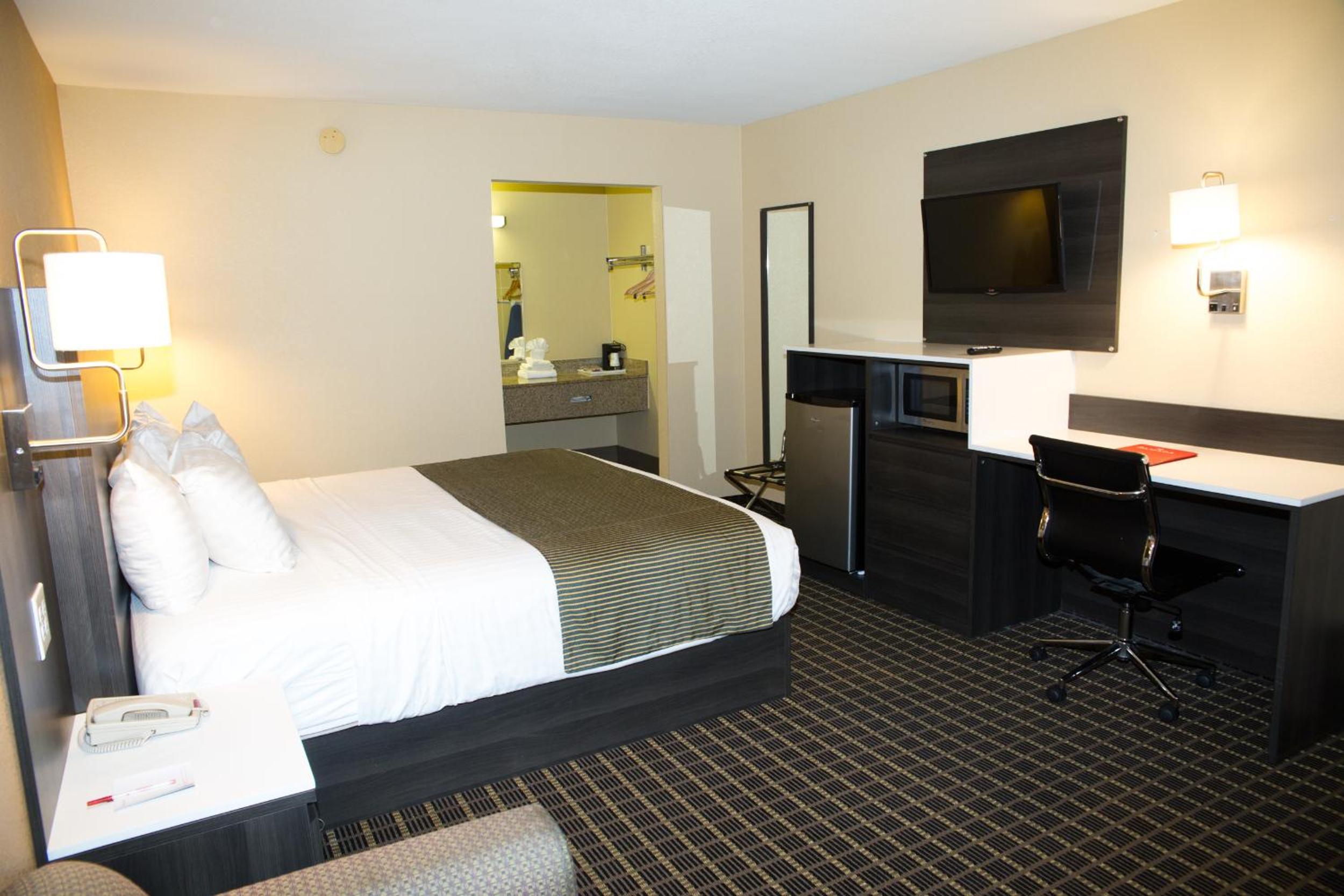 King Room, Non-Smoking - Photo 6