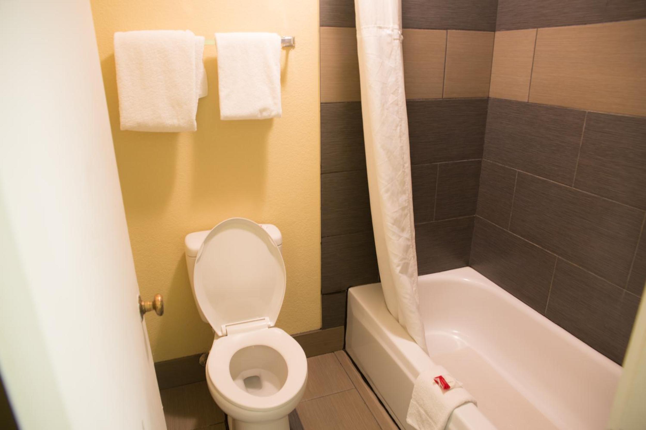 King Room, Non-Smoking - Photo 3
