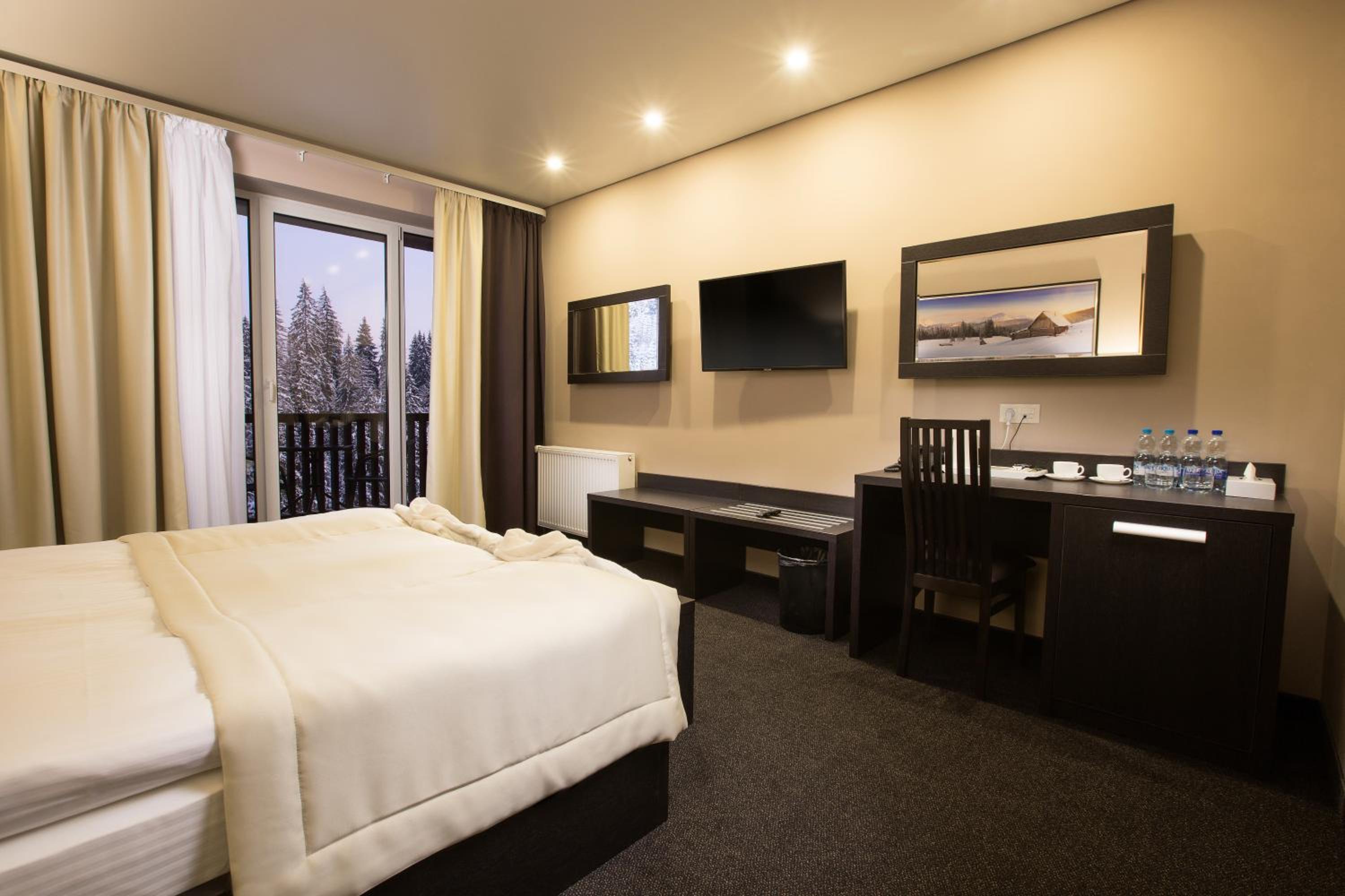King Room with Mountain View and Spa Access
