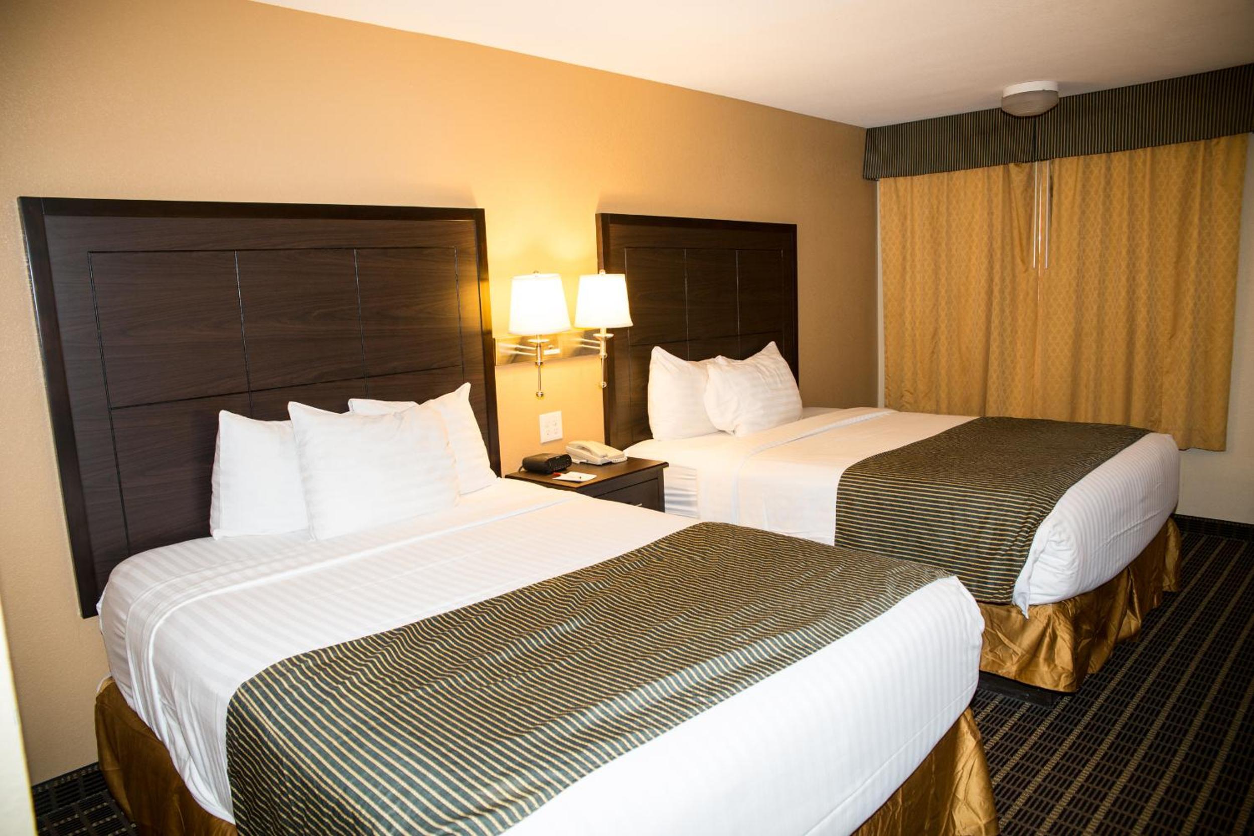 Twin Room with 2 Queen Beds, Non-Smoking - Photo 1