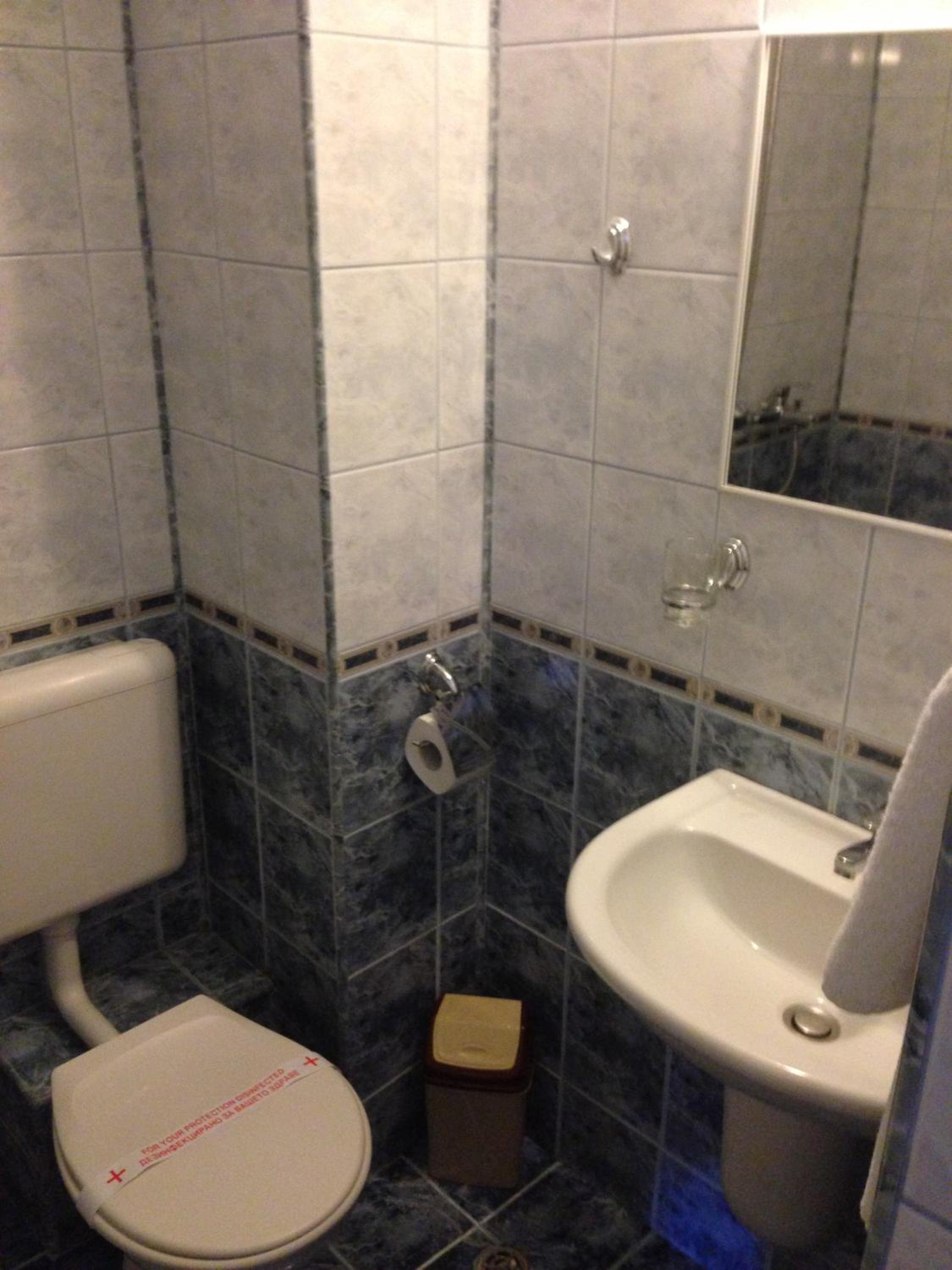 Twin Room with Balcony - Photo 5
