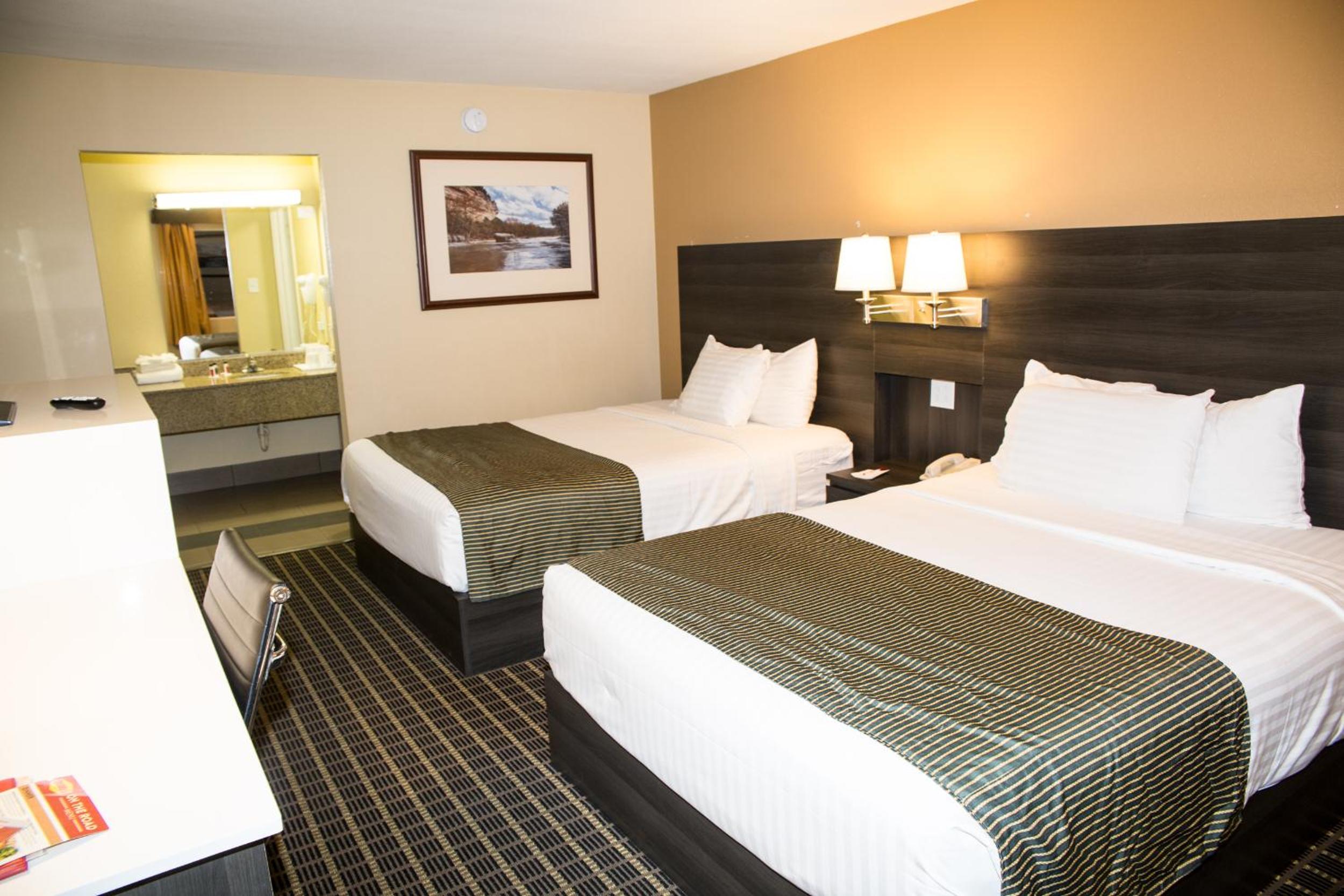 Twin Room with 2 Queen Beds, Non-Smoking - Photo 3