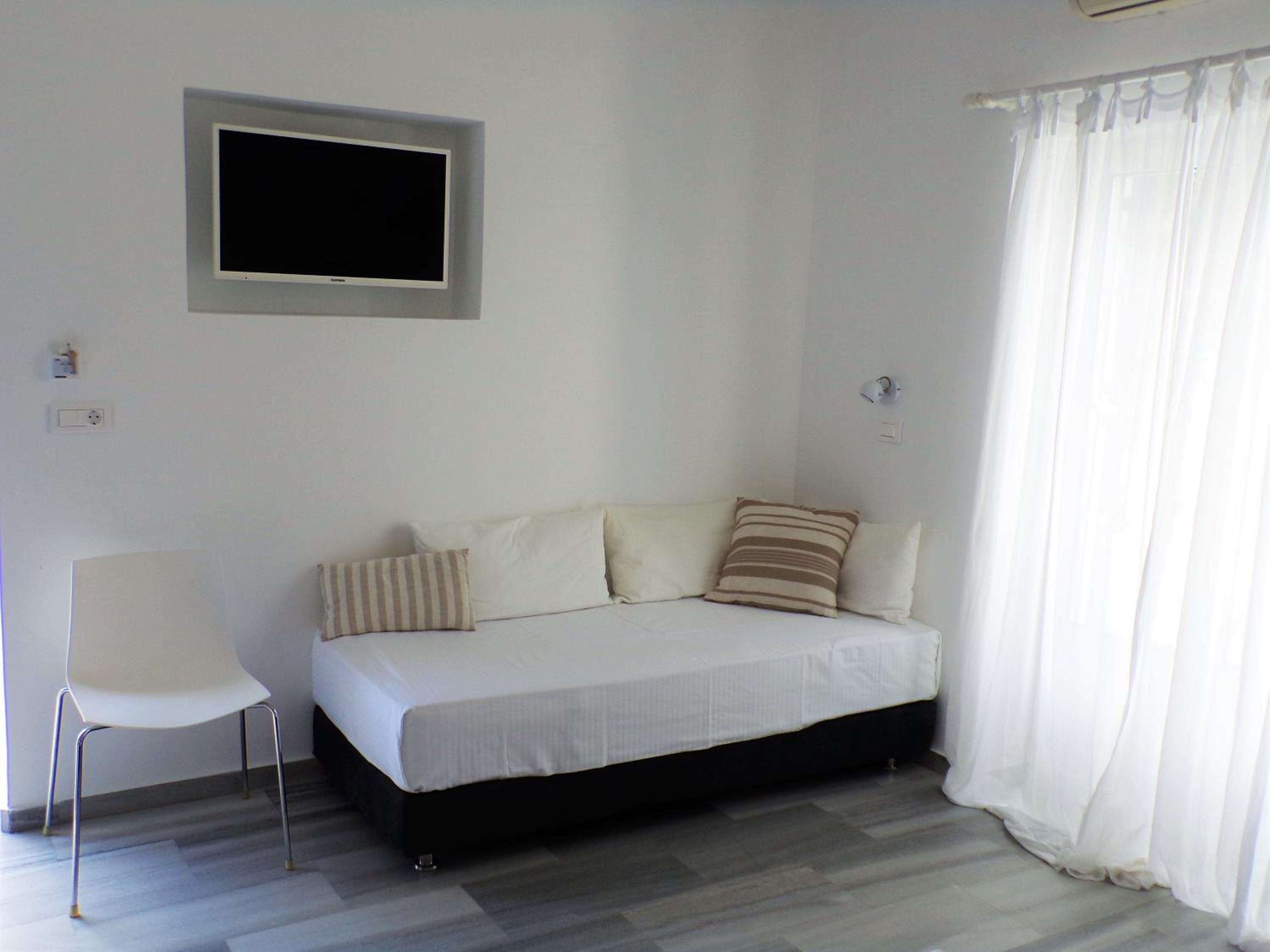 Triple Room with Courtyard Access - Ground Floor