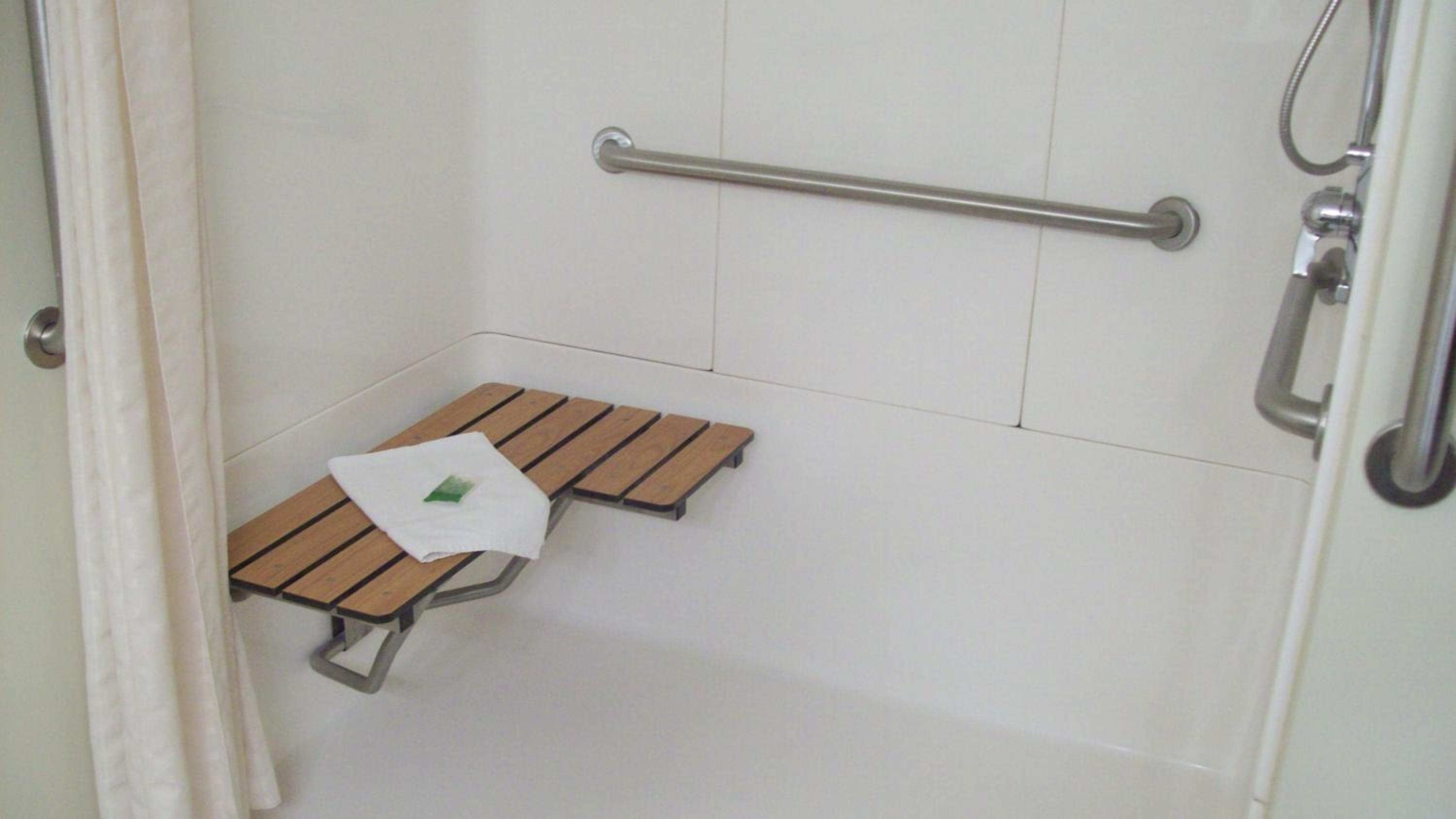 Queen Room - Mobility Access/Non-Smoking - Photo 2