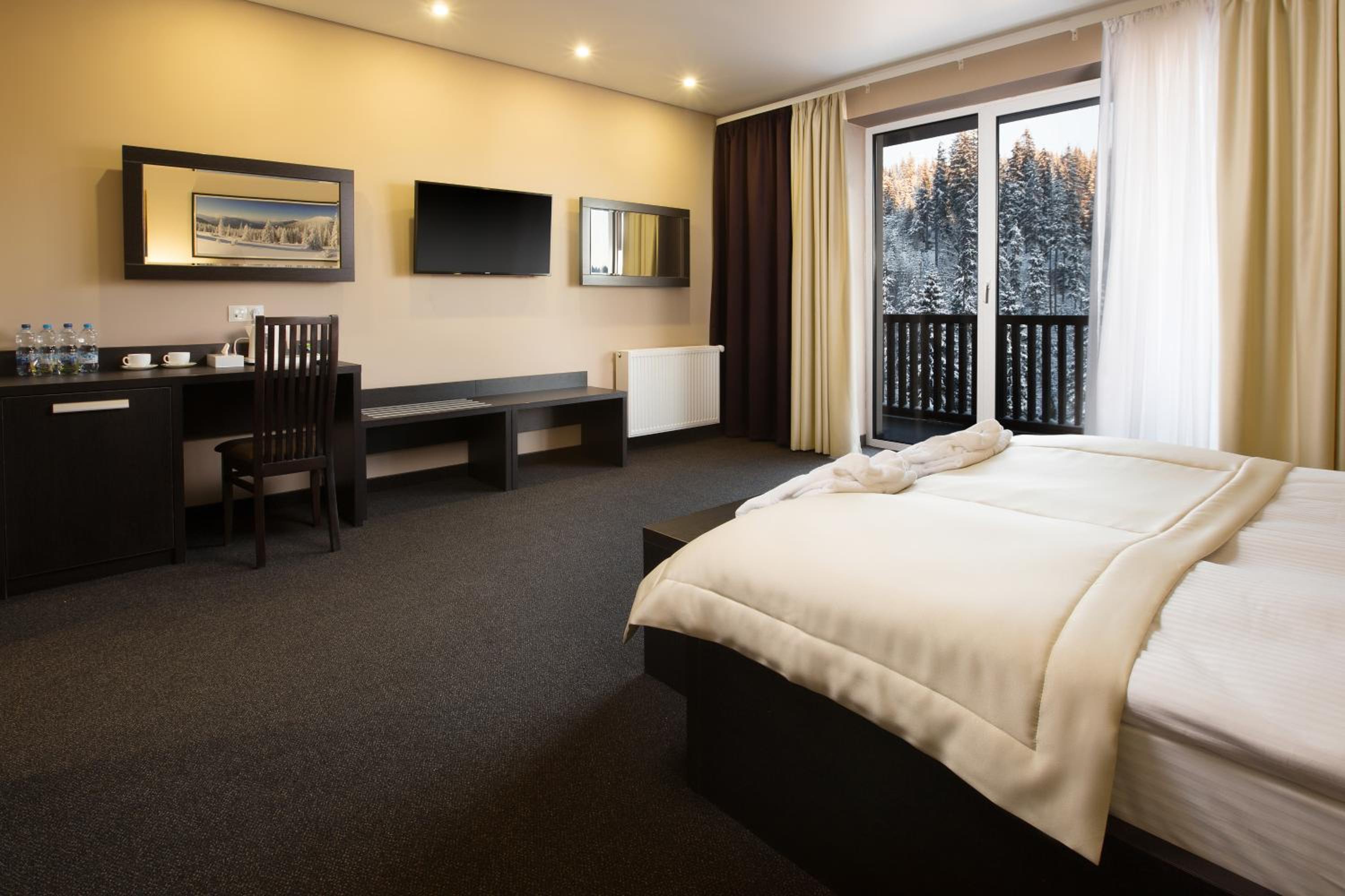 Suite with Mountain View and Spa Access