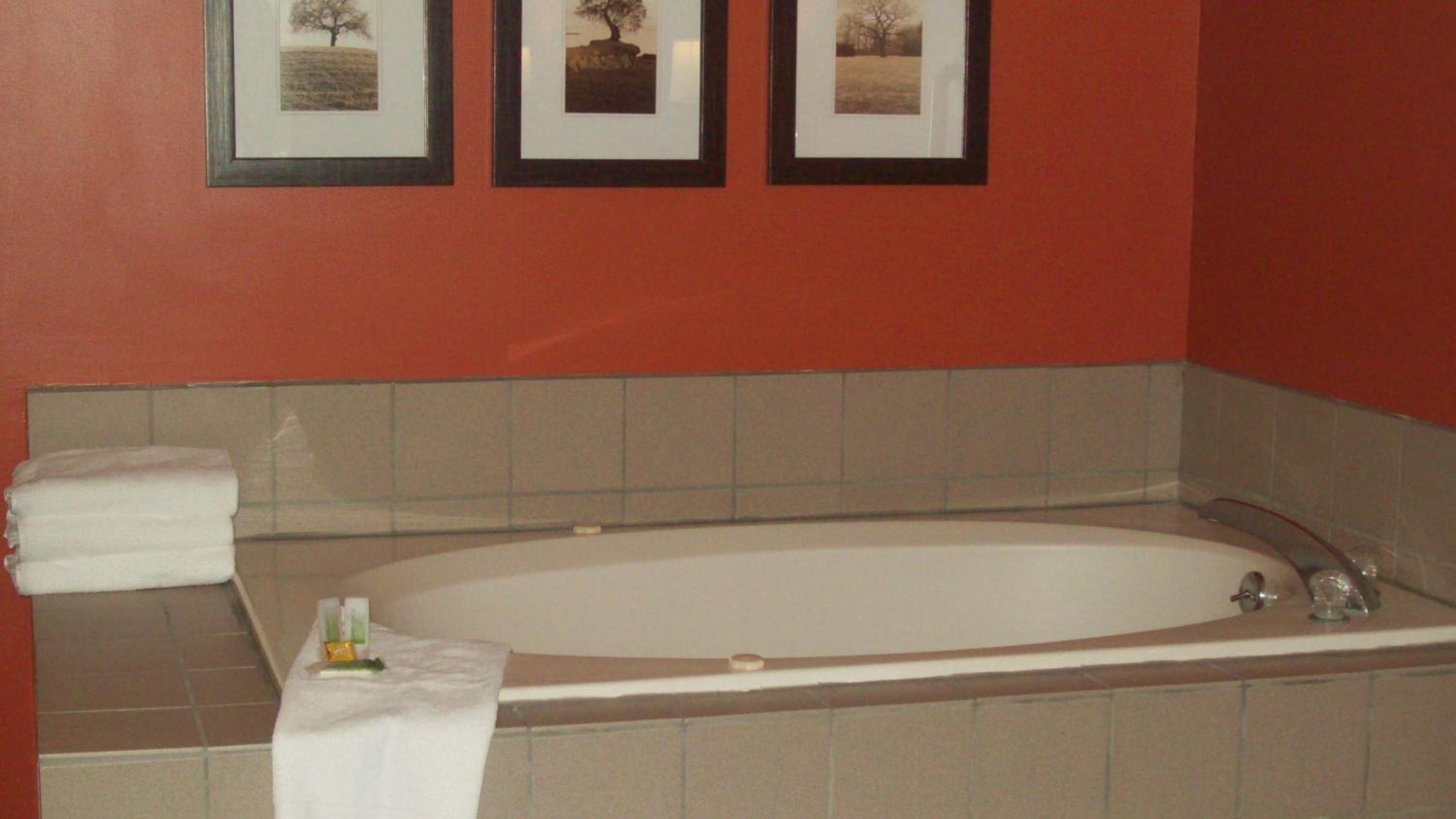 Deluxe King Room - Non-Smoking - Photo 5