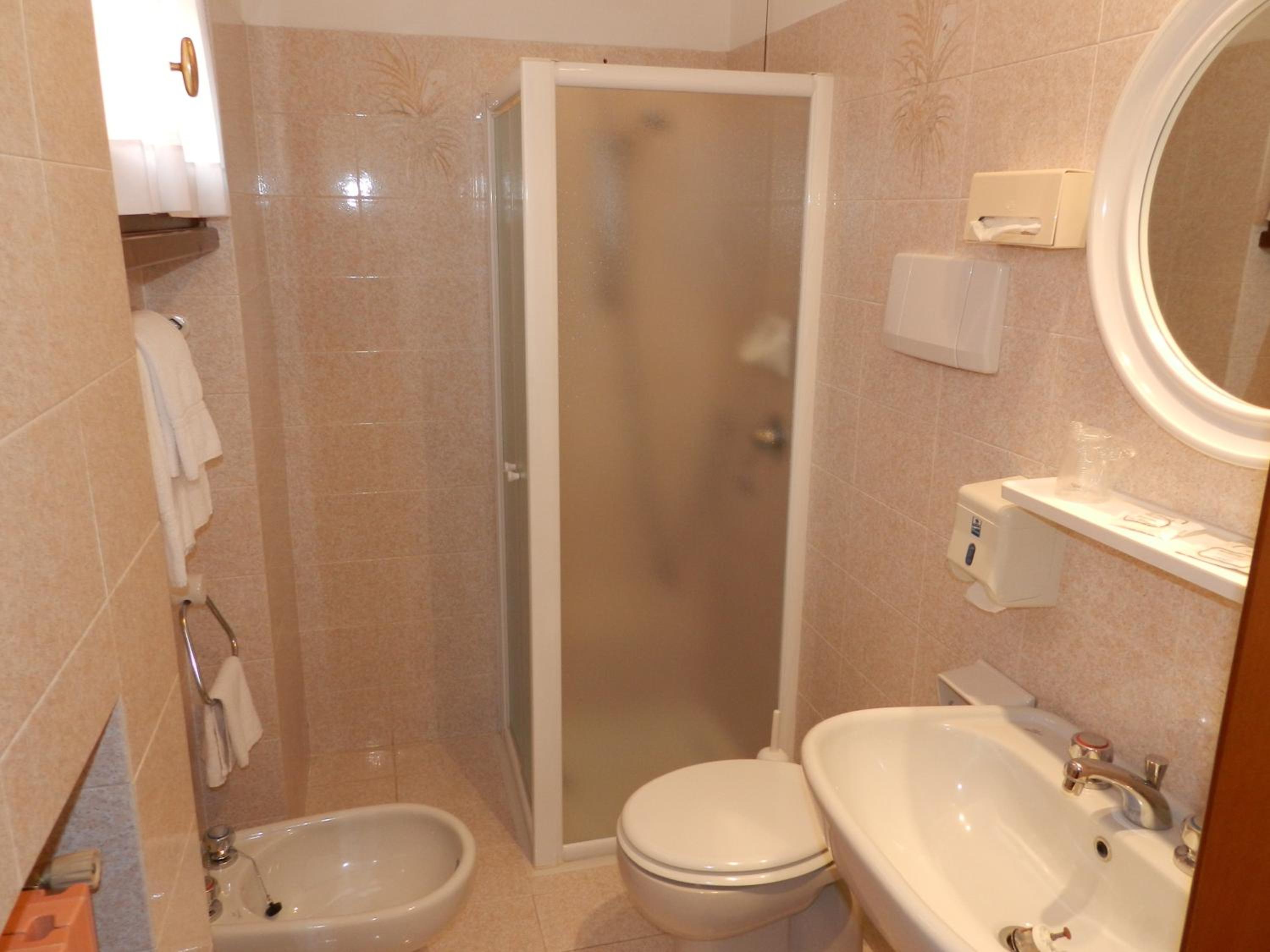 Small Double Room - Photo 5