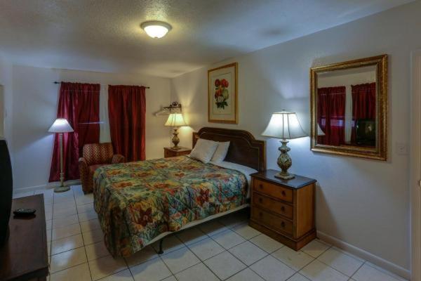 Queen Room with Pool View