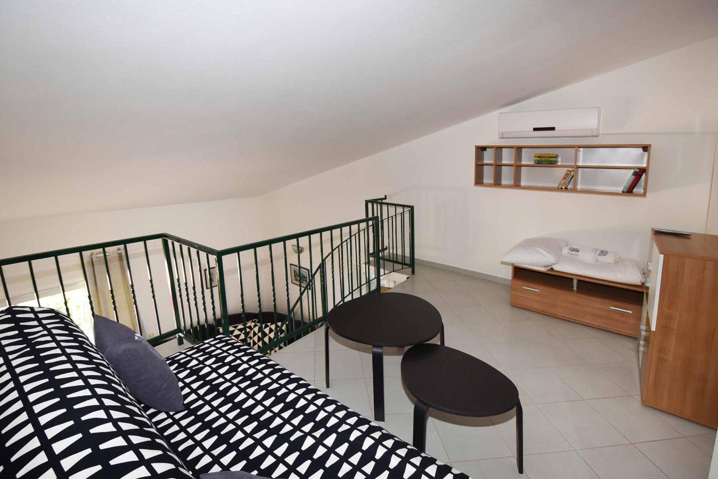Penthouse Apartment with Sea View - Photo 4