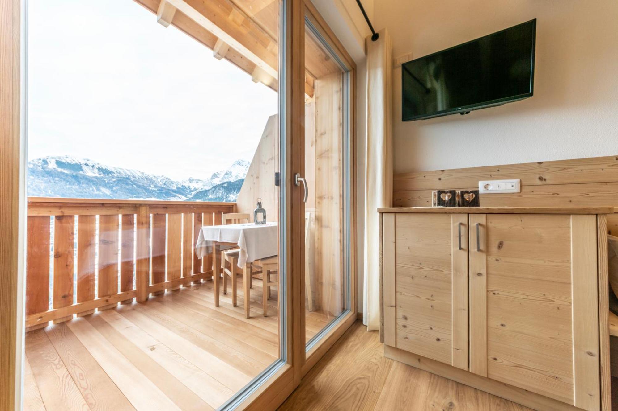 Apartment with Mountain View photo 3