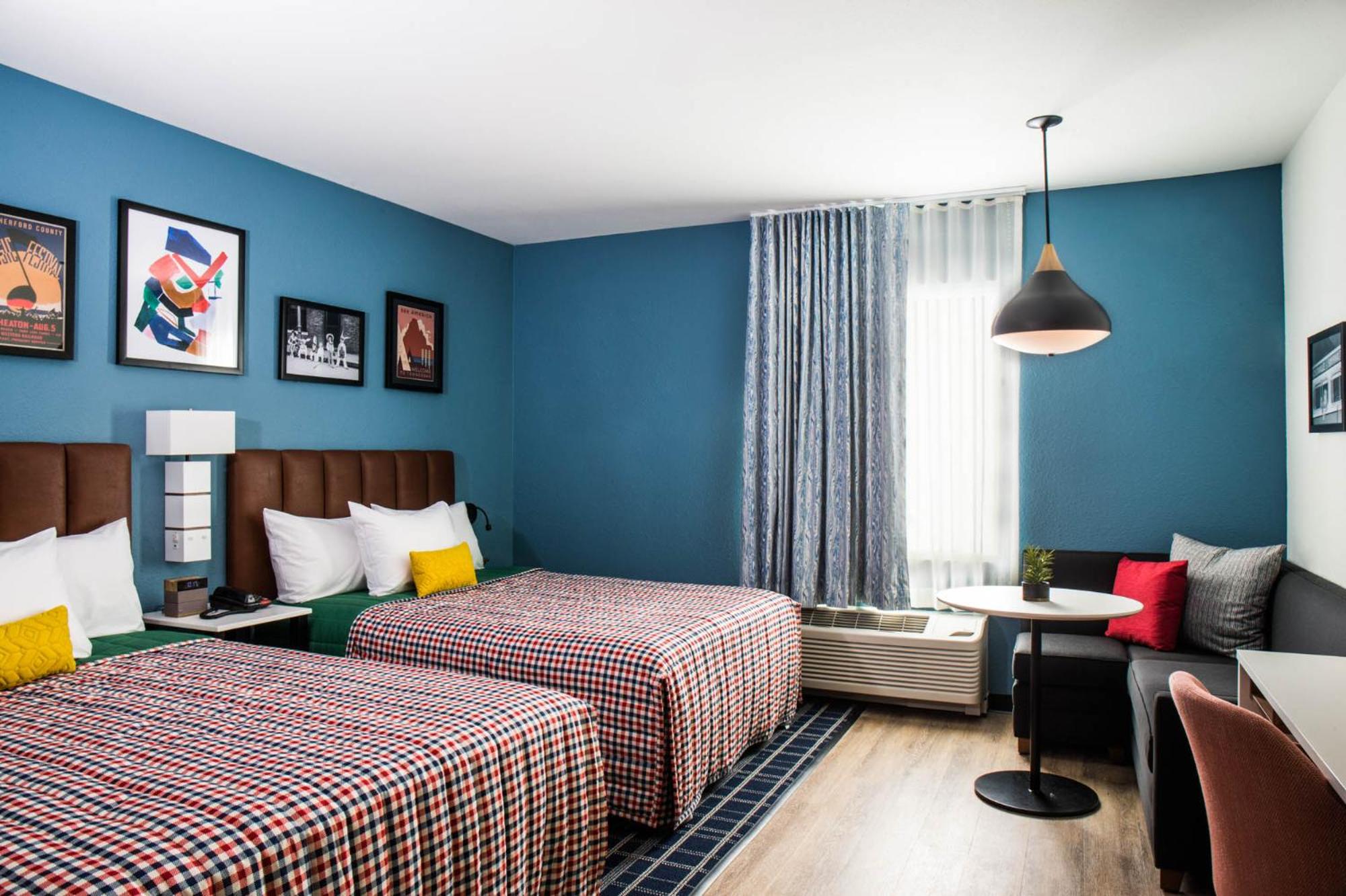 2 Queen Bed Accessible Non-Smoking Studio w/ Kitchen