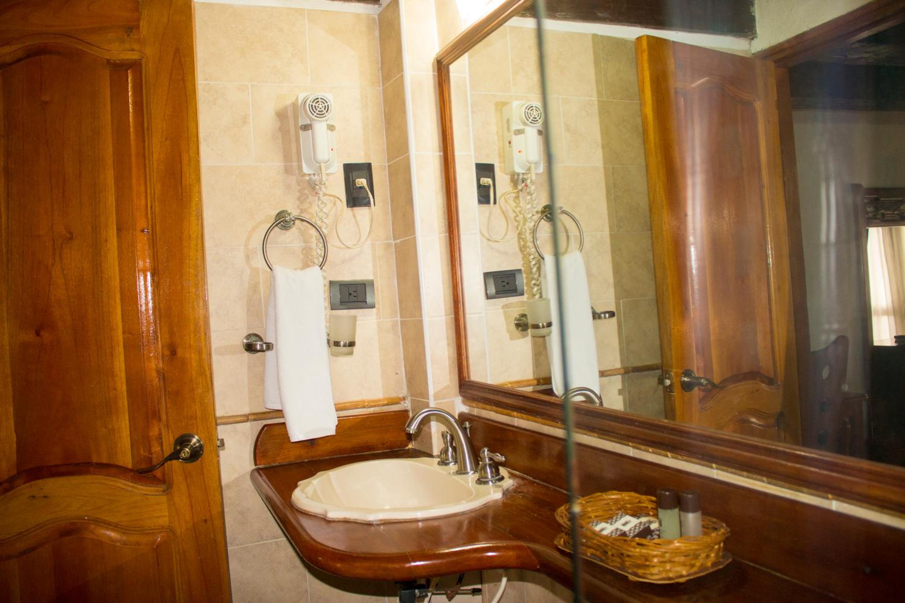 Standard Double Room - Photo 6