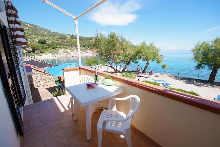 Double Room with Balcony and Sea View photo 2