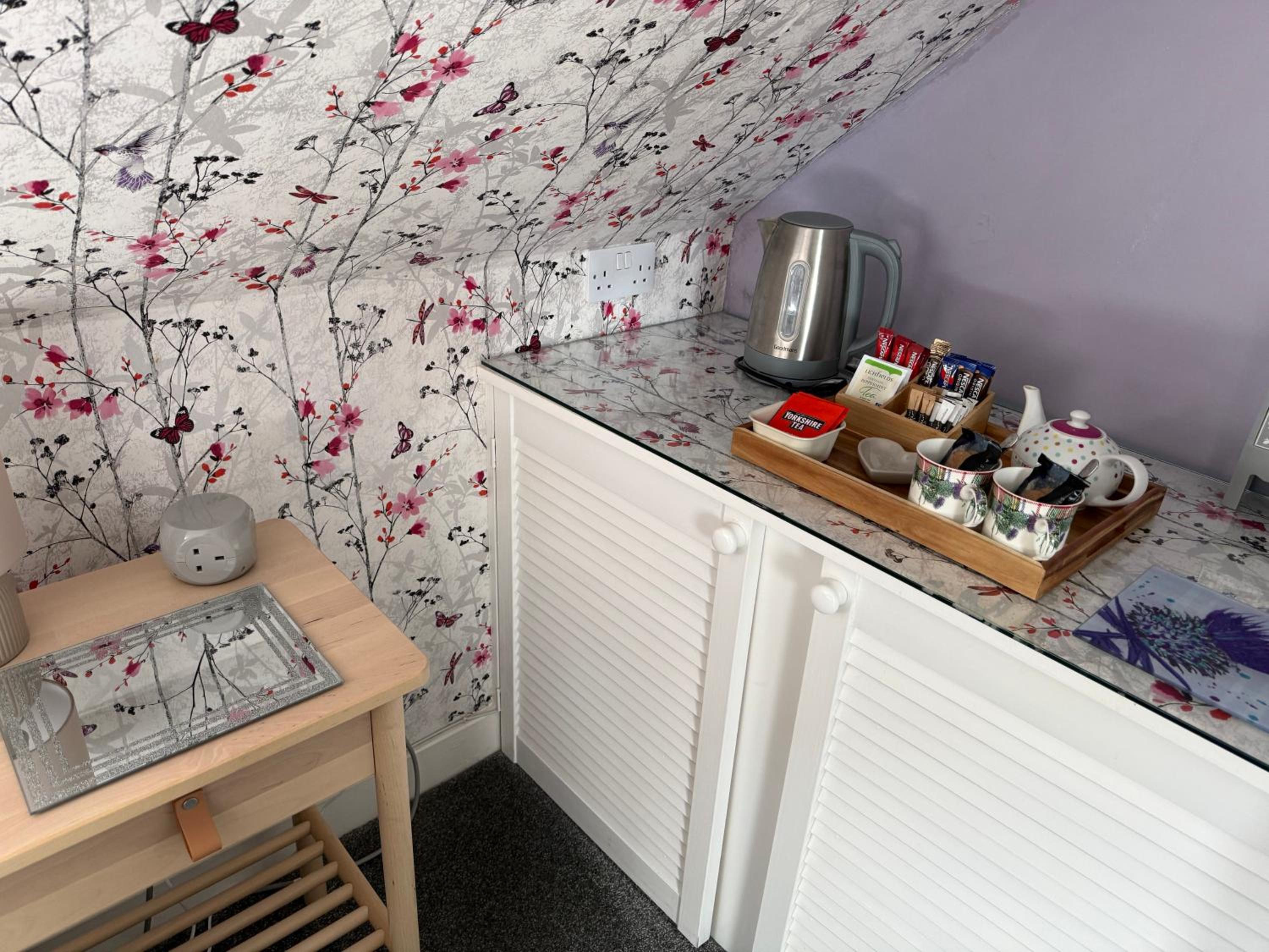 Deluxe King Room with shower