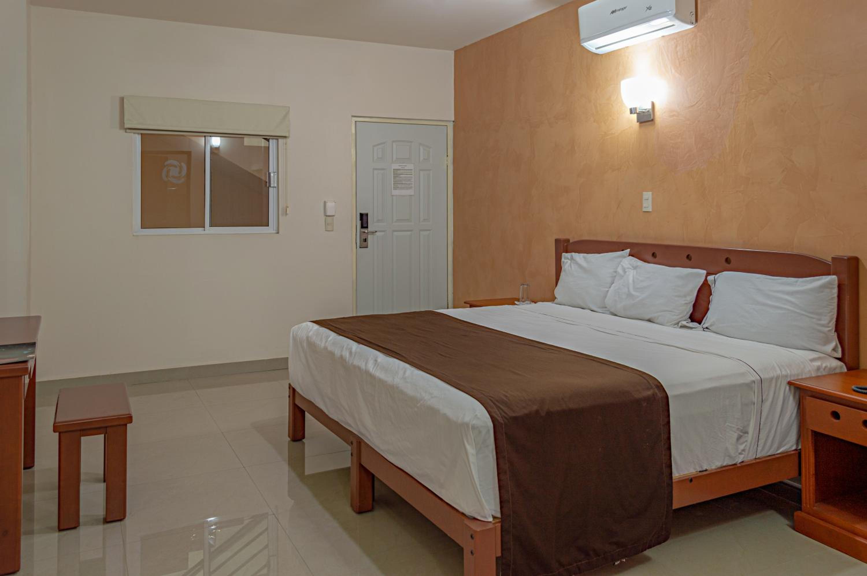 Deluxe Room (2 Adults + 1 Child)