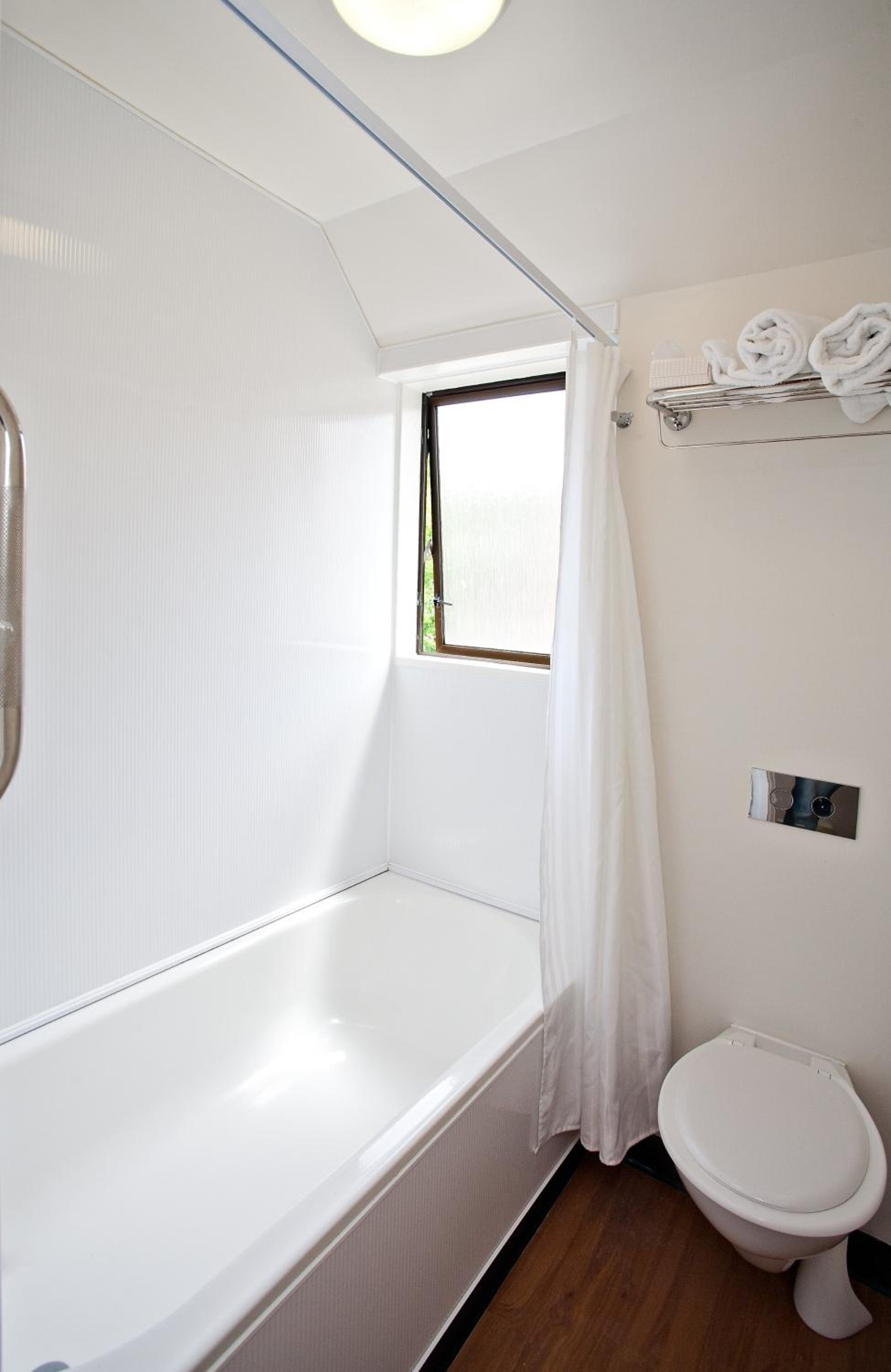 One-Bedroom Apartment - Photo 5