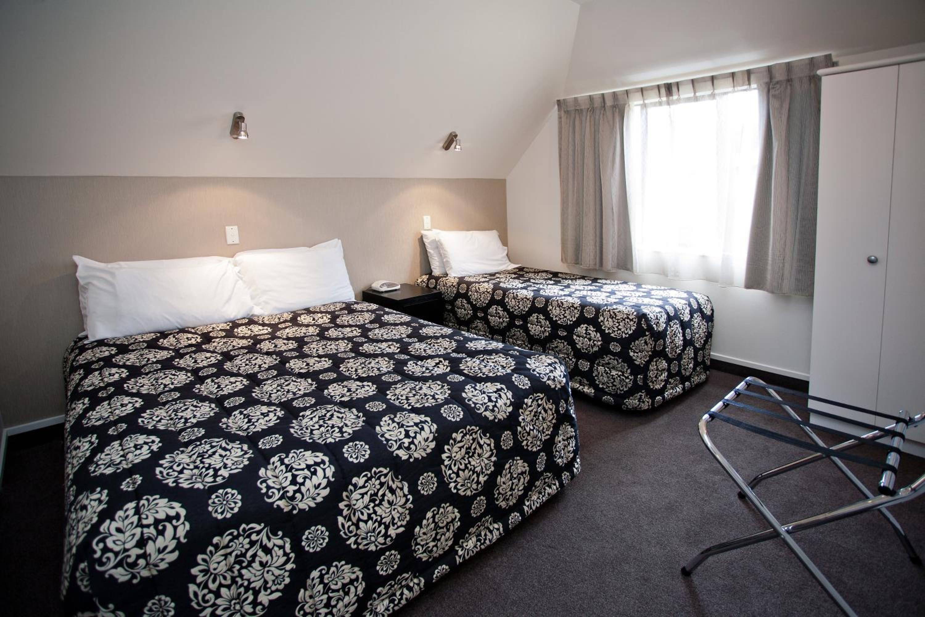Large One-Bedroom Apartment - Photo 6
